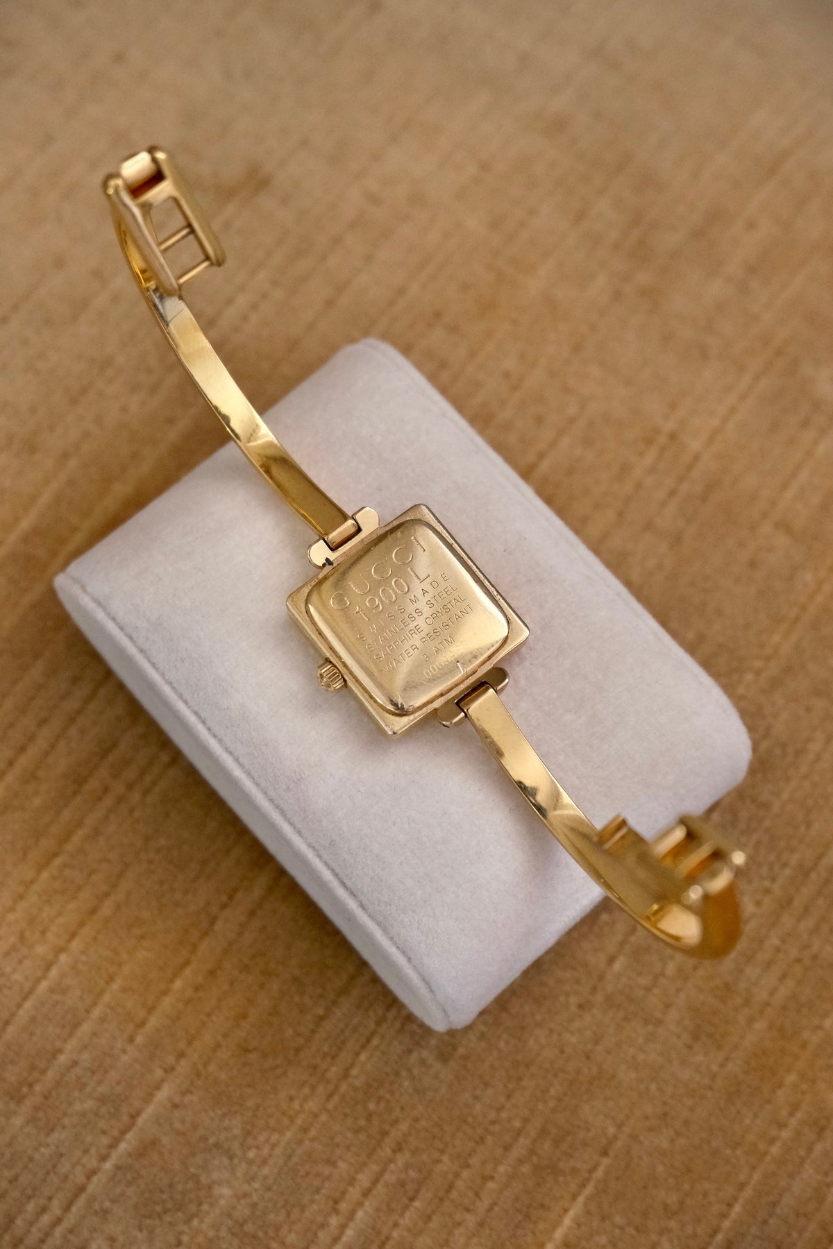 Rare Vintage Ladies 1900L Square Gold Bangle Gucci Watch