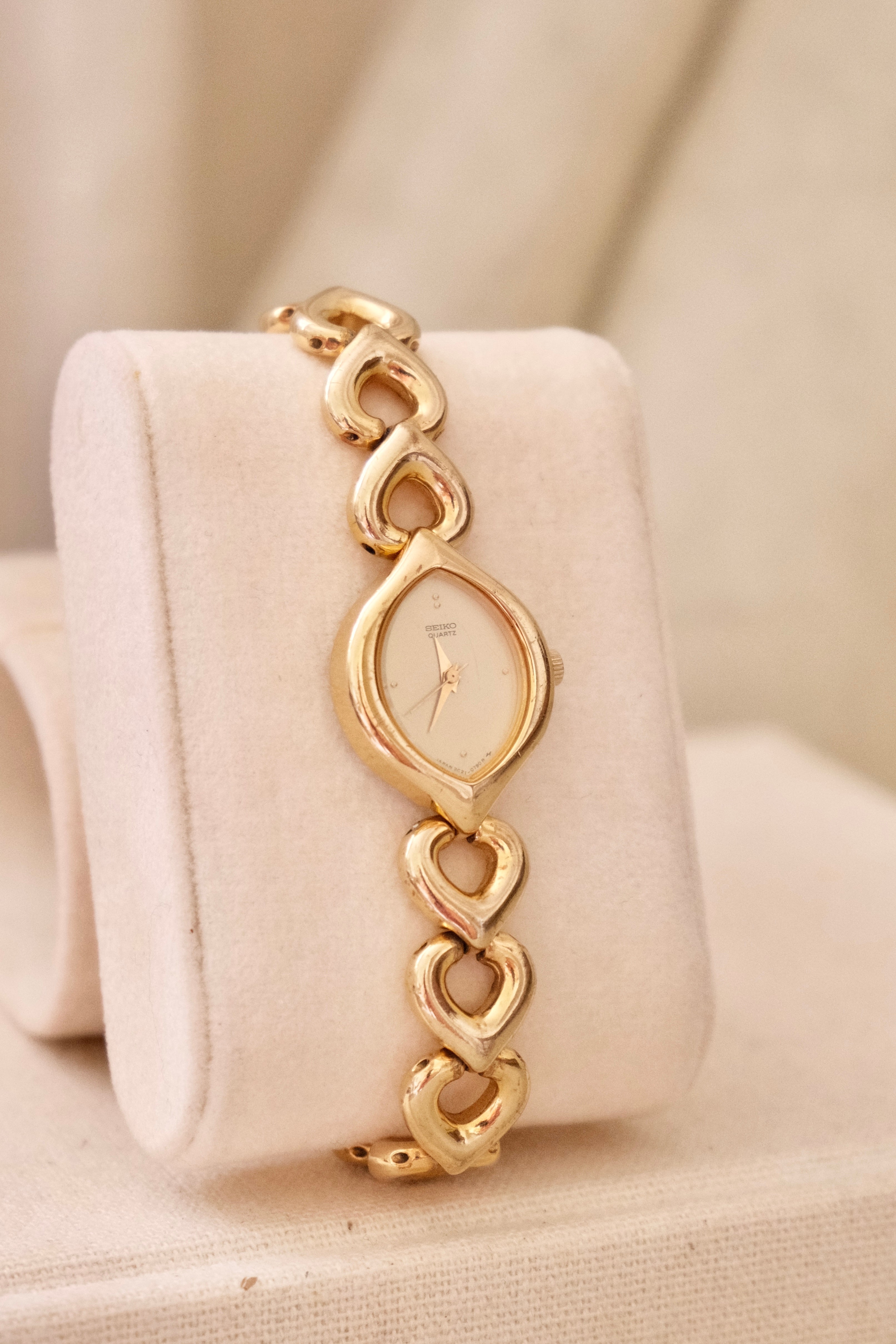 Rare 90s Ladies Gold Seiko Watch with Safety Chain – Working Quartz Vintage Watch