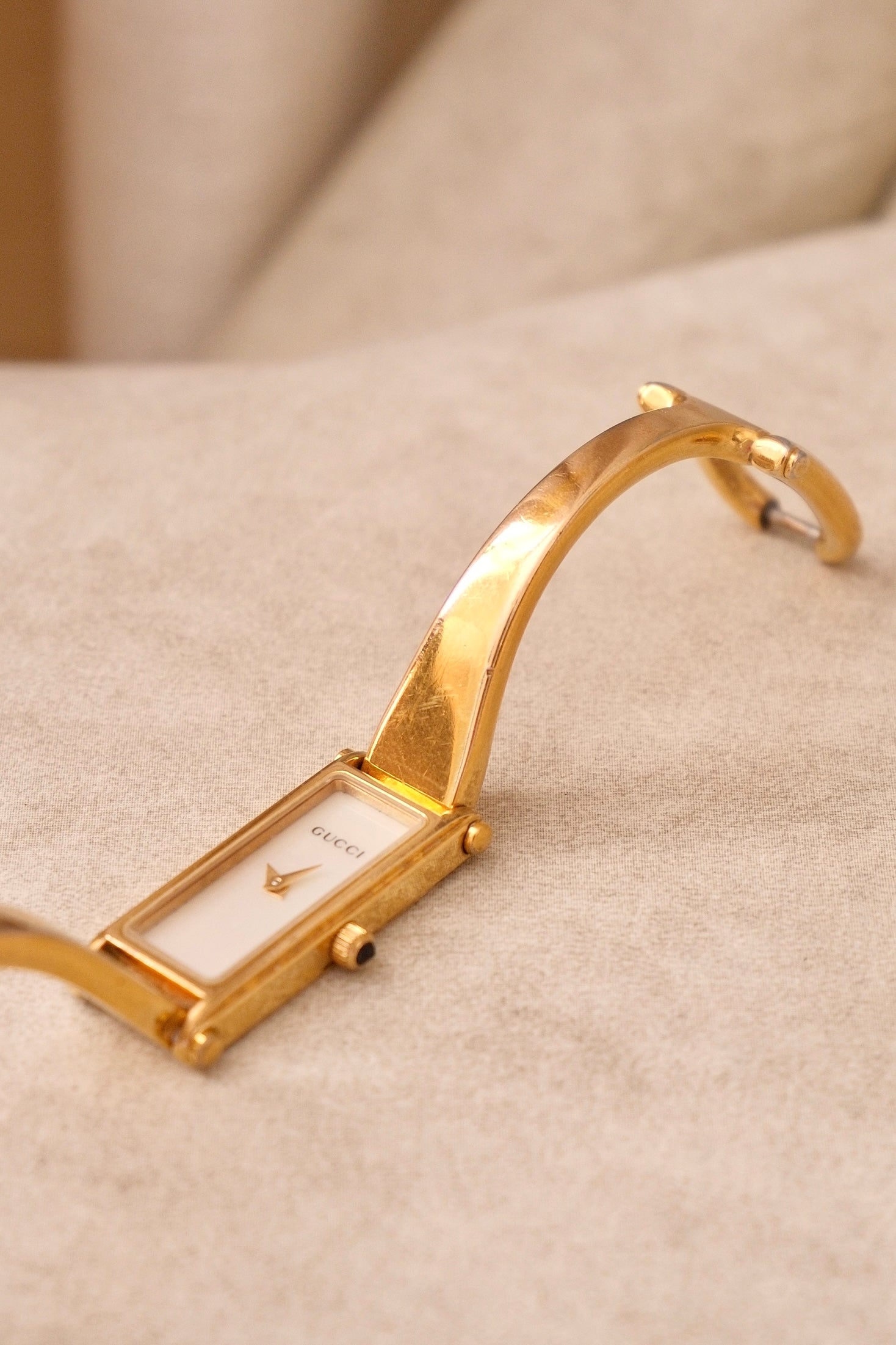 Vintage Gucci 1500L Gold Bangle Watch with White Dial, 90s Quartz