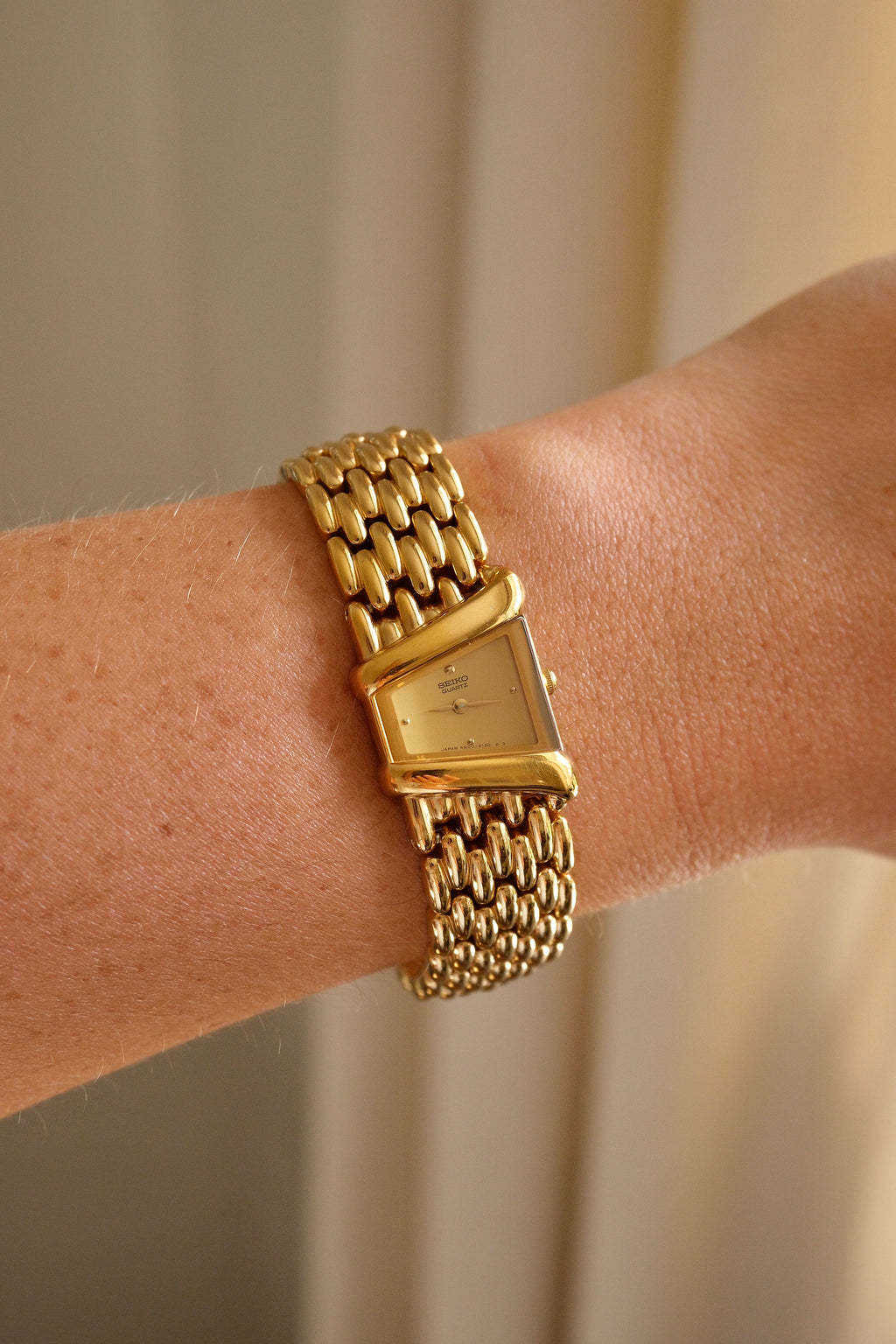Rare 90s Vintage Ladies Gold Seiko Rivoli 4N00-5749  Watch with Champagne Dial