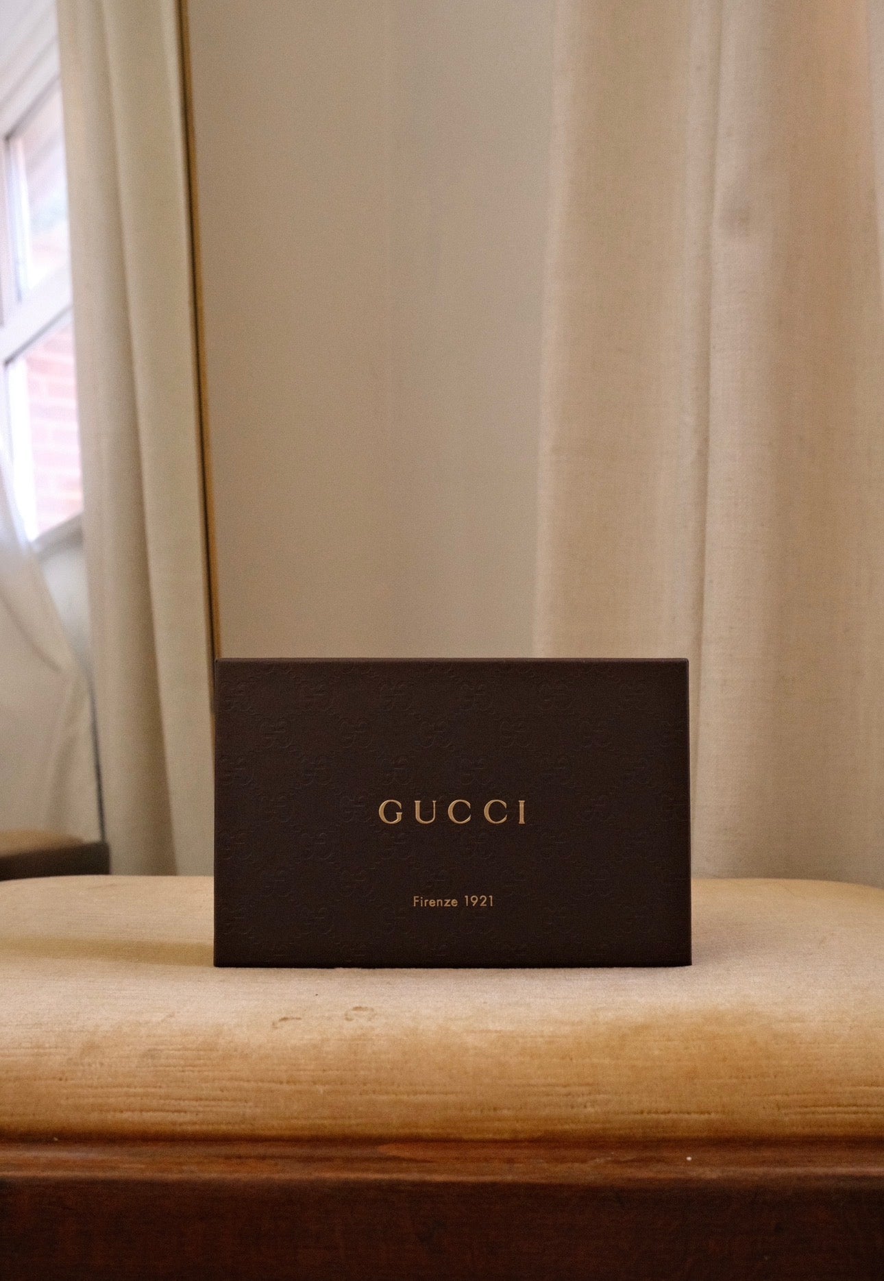 Gucci GG Supreme Zip Around Wallet, Blue Lining Classic Monogram Design in Box