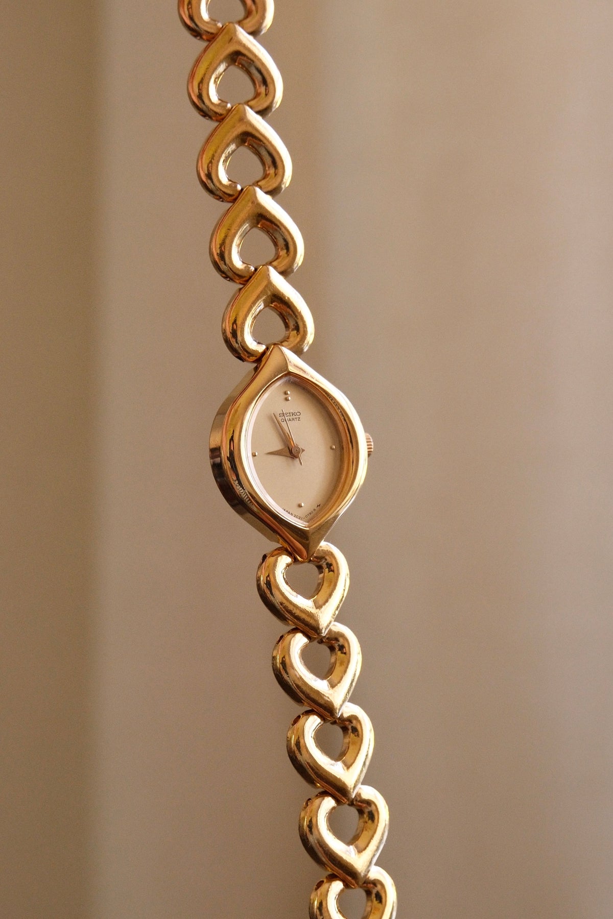 Rare Vintage Seiko Gold Heart Link Ladies Watch with a Teardrop Case Champagne Dial