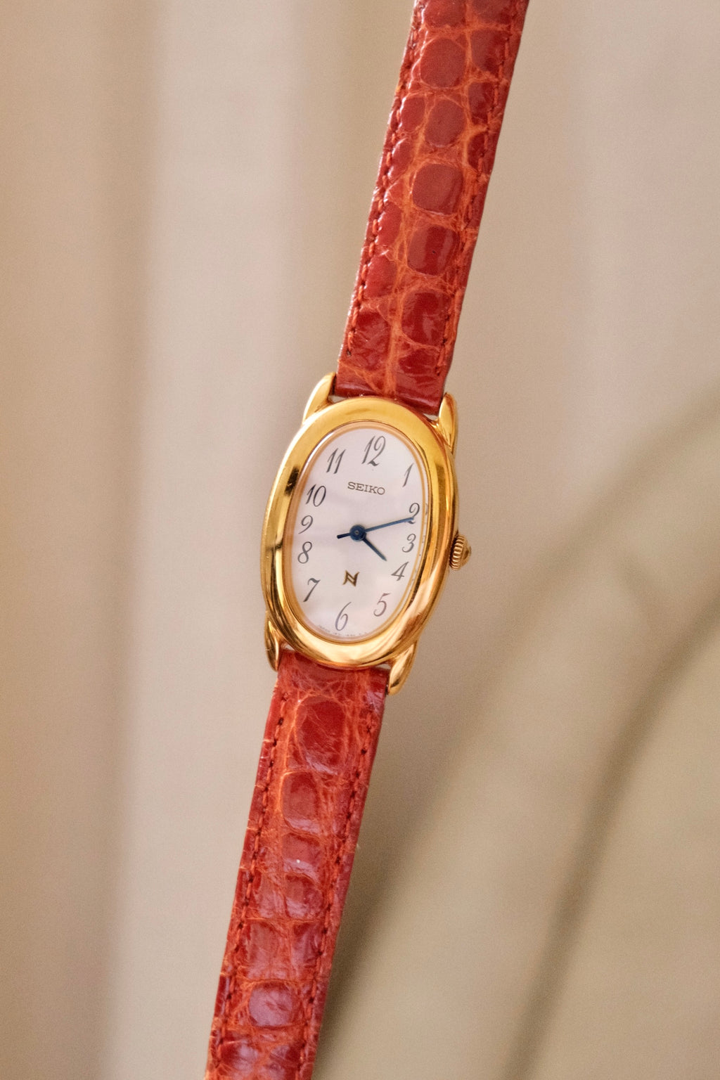 Vintage Ladies Seiko Oval ‘Baignoire’ Style Leather Strap Gold Watch Working