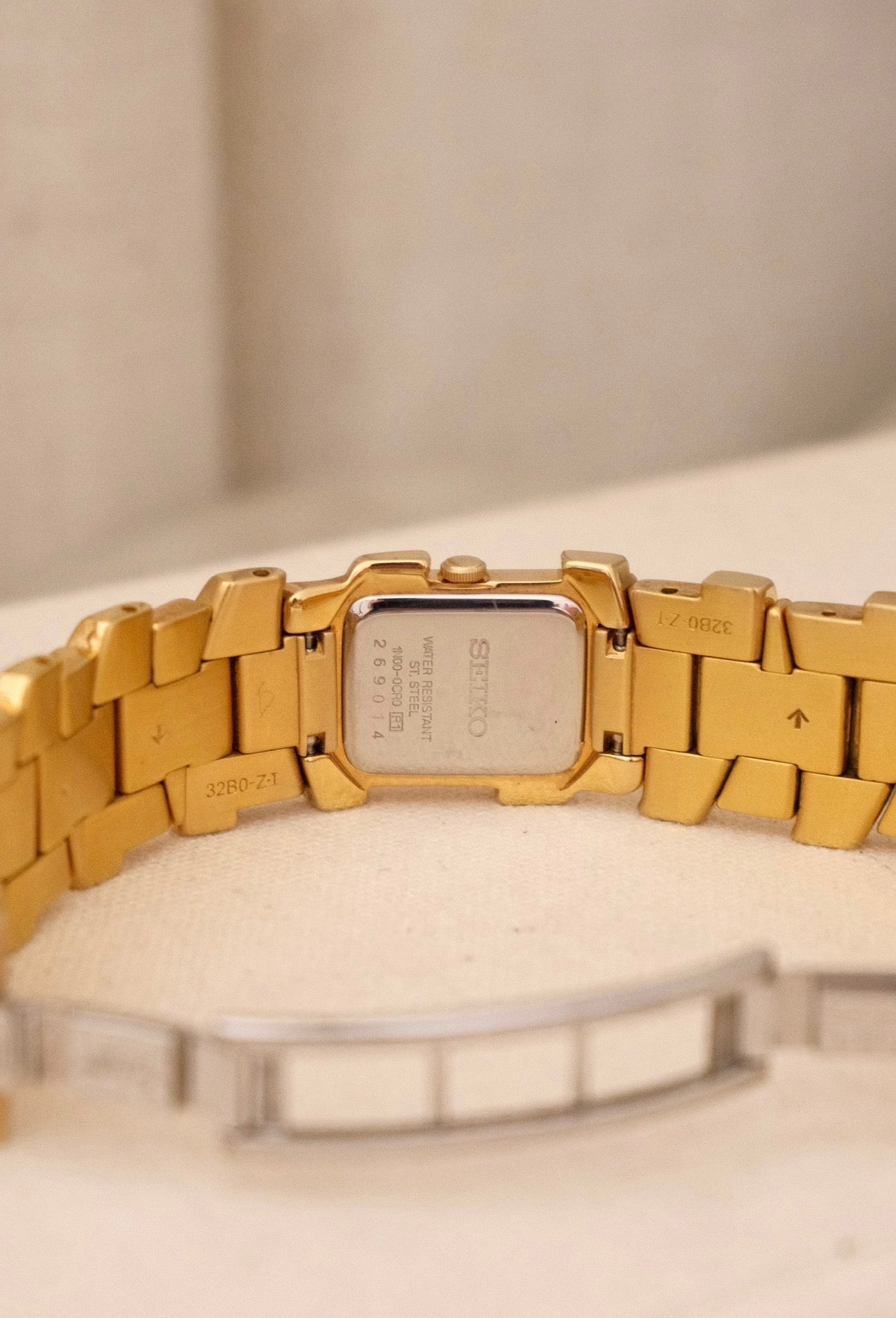 Vintage 90s ladies gold chunky seiko bangle watch working in box