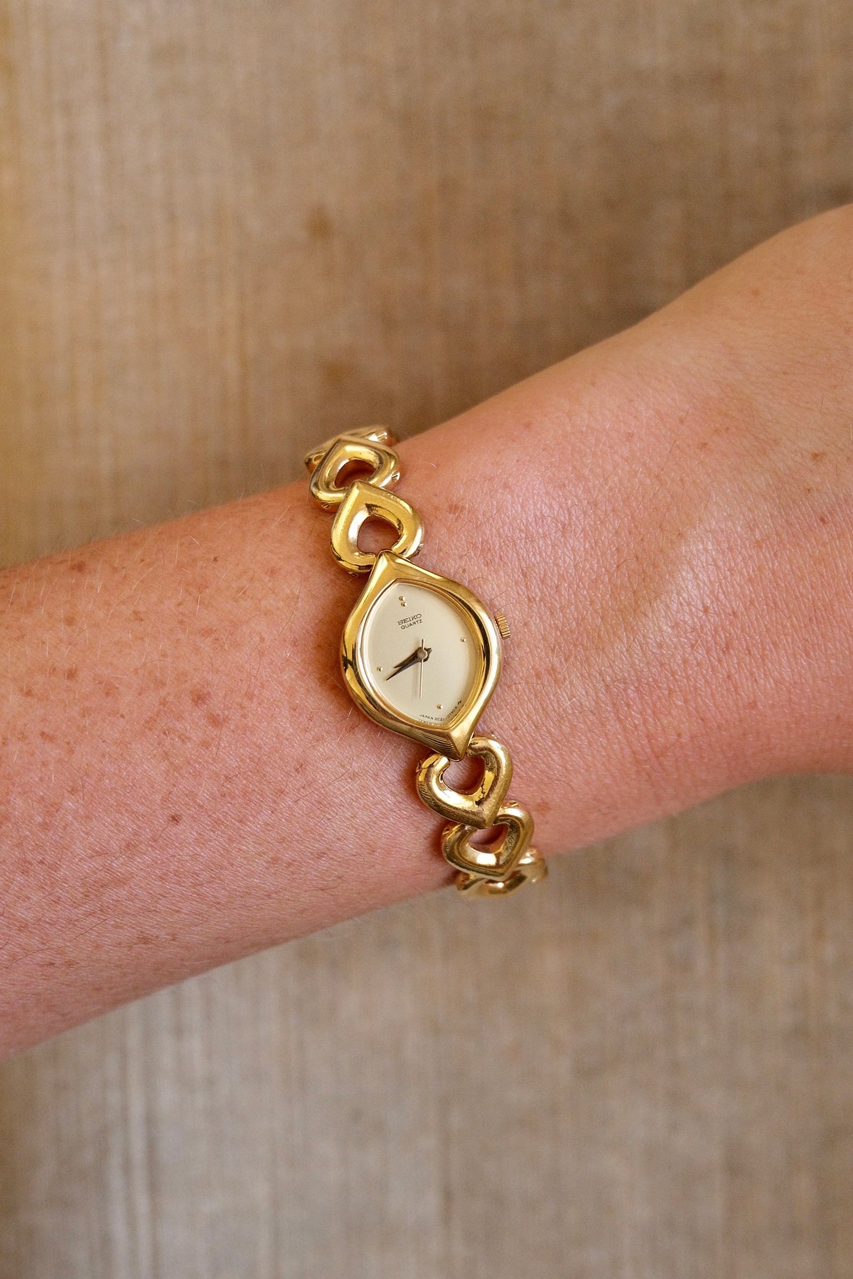 Rare Vintage Seiko Gold Heart Link Ladies Watch with a Teardrop Case Champagne Dial
