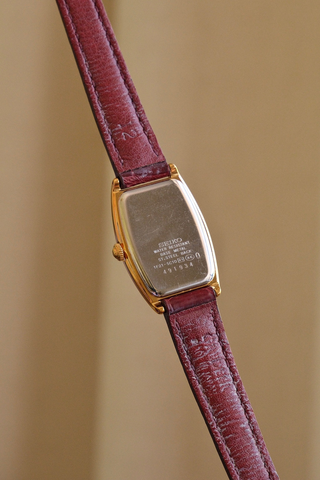 Near Mint Vintage 90s Seiko Noie Baignoire Style Burgendy Leather Strap Watch Working