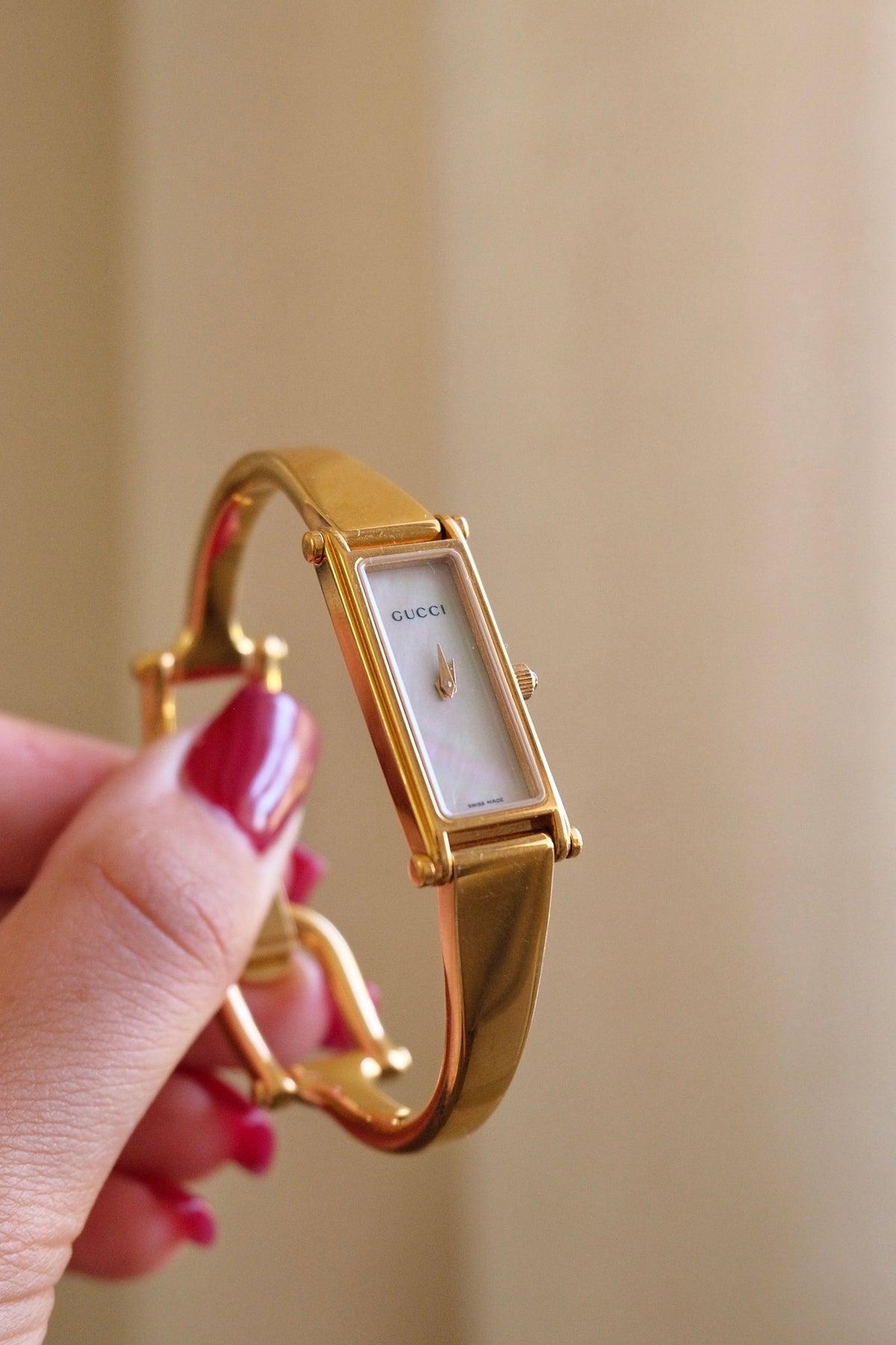 Vintage Gucci 1500L Gold Bangle Watch with Mother of Pearl Dial, 90s Quartz Working in Box