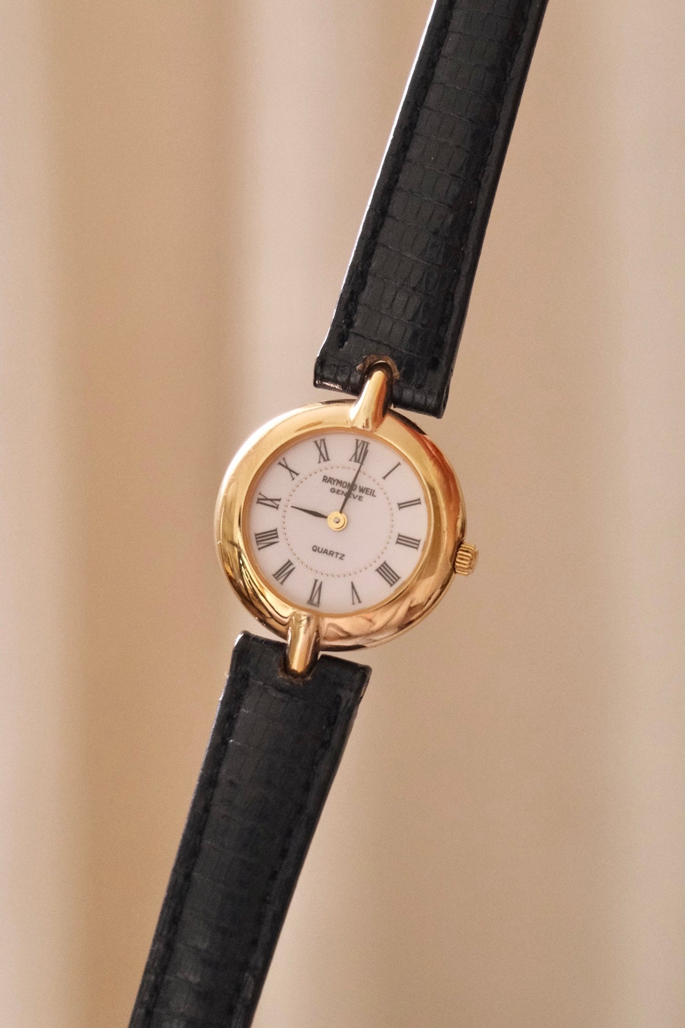1990s Raymond Weil Geneve Petite Gold Plated Watch Roman Numerals Quartz Swiss Dress Watch Women
