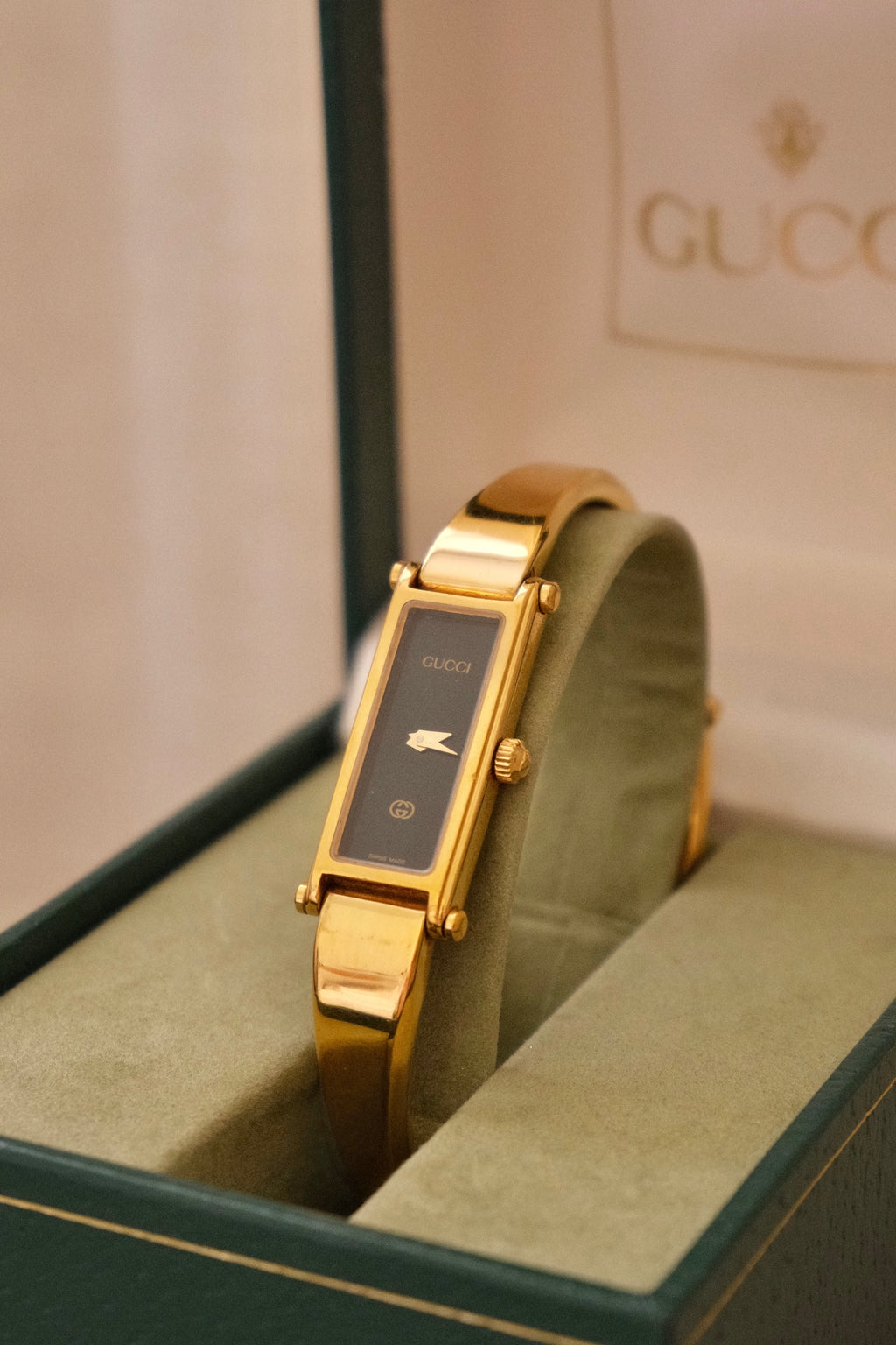 Vintage Ladies 1500L Gold Gucci Horsebit Watch with Black Dial in Box