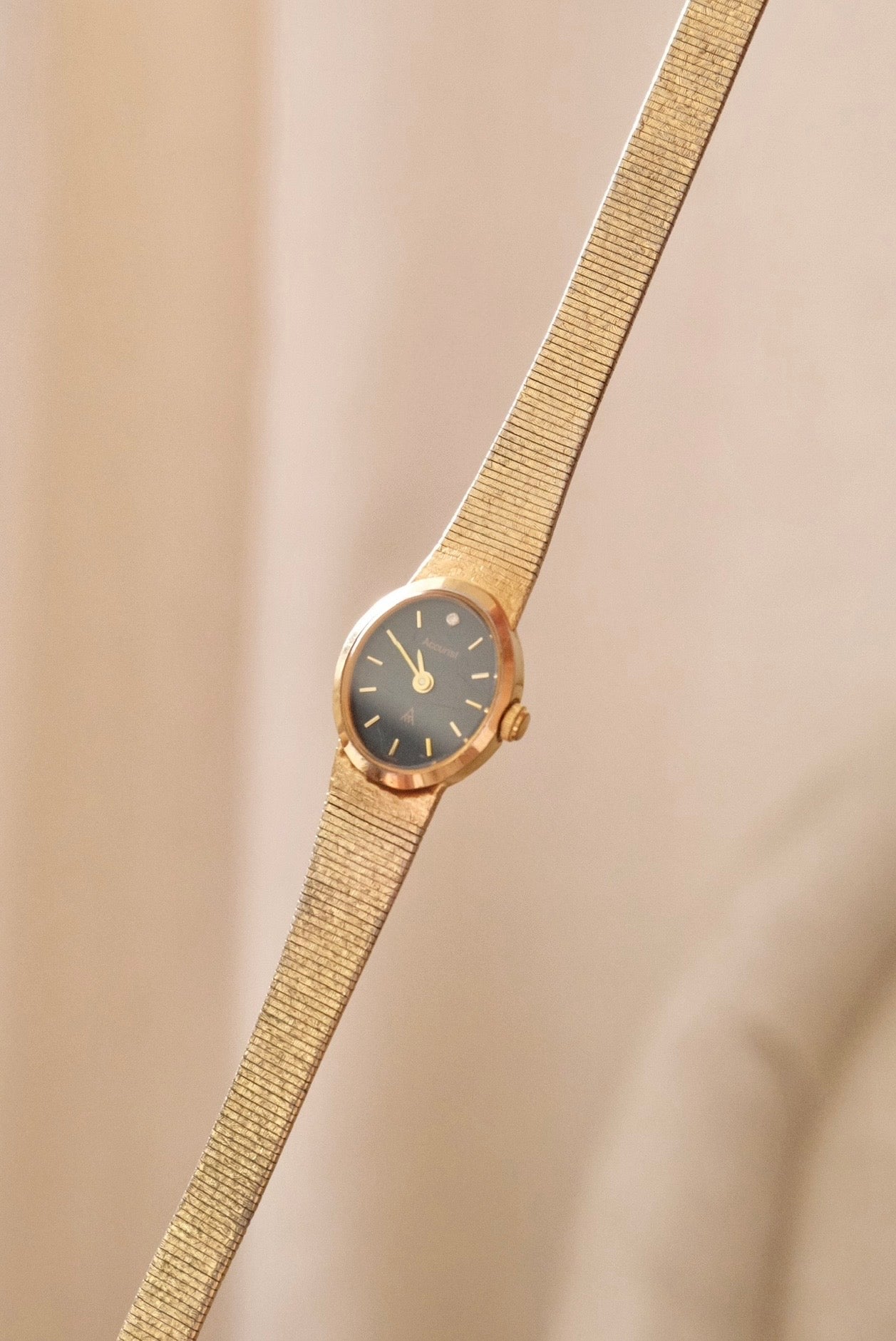 Vintage ladies black dial Accurist gold watch working