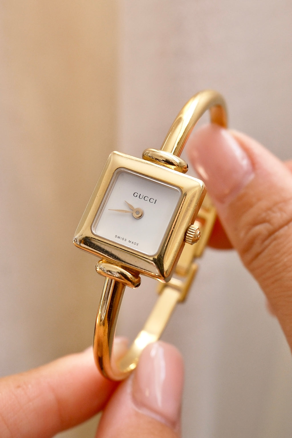 Rare Vintage Ladies 1900L Square Gold Bangle Gucci Watch