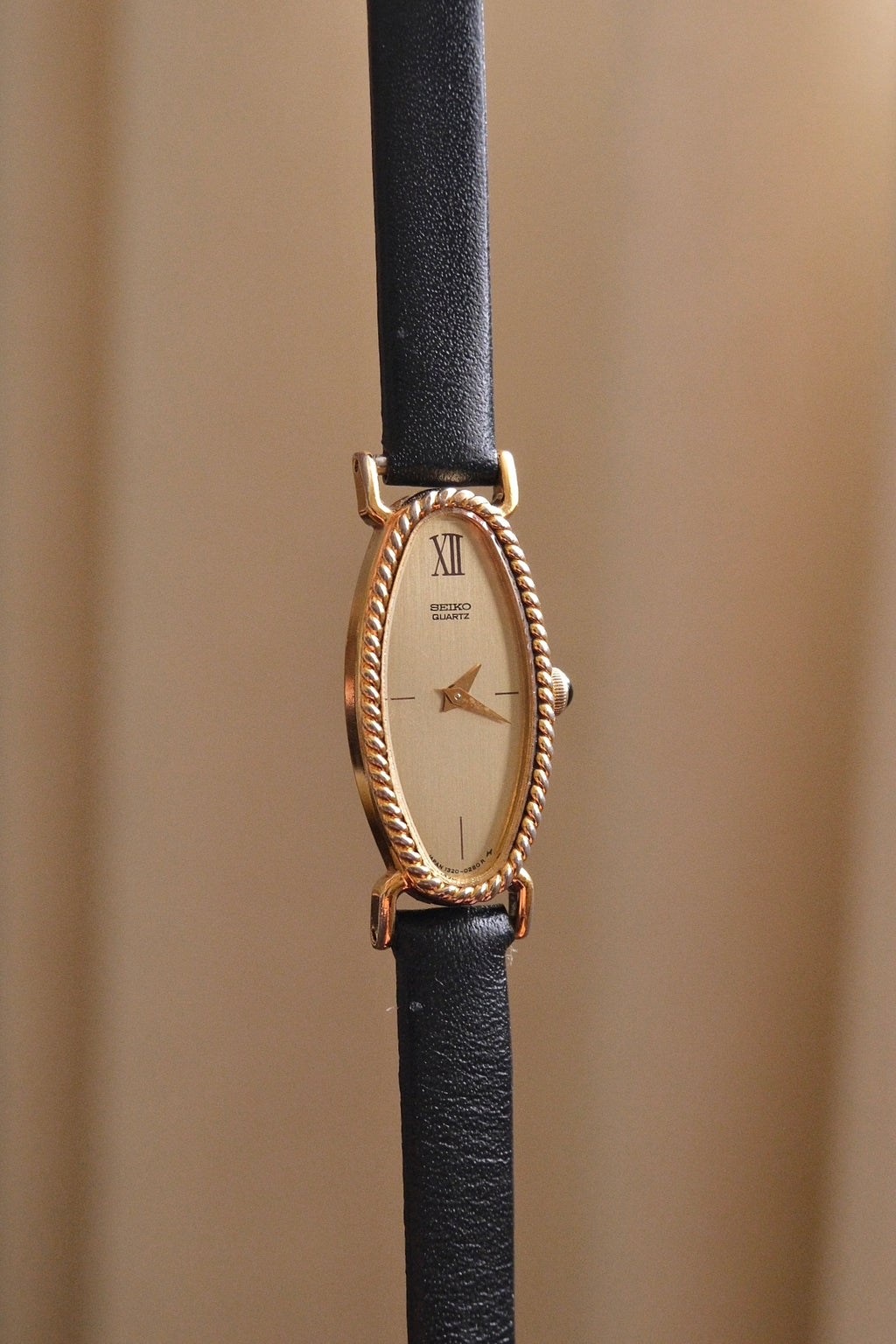 Vintage 1980s Ladies' Gold-Plated Seiko Quartz Watch - Oval Champagne Dial Leather Strap
