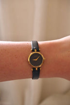 1990s Ladies Vintage 2000L Gucci Gold Leather Wristwatch Working