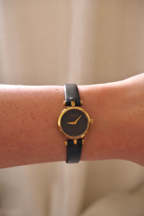 1990s Ladies Vintage 2000L Gucci Gold Leather Wristwatch Working