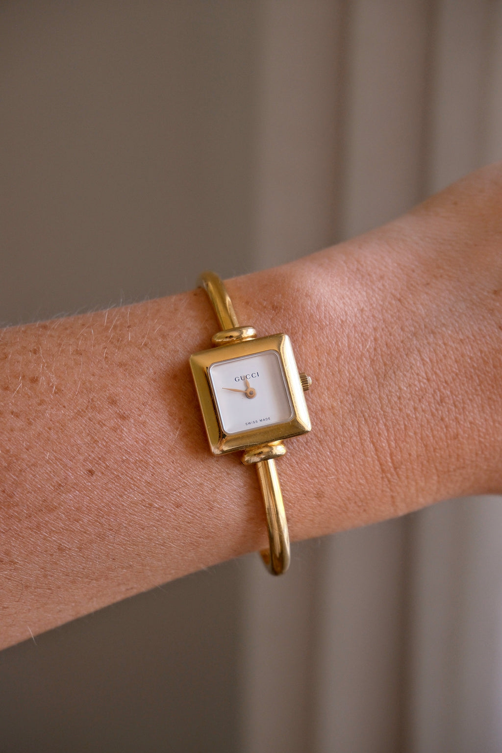 Rare Vintage Ladies 1900L Square Gold Bangle Gucci Watch