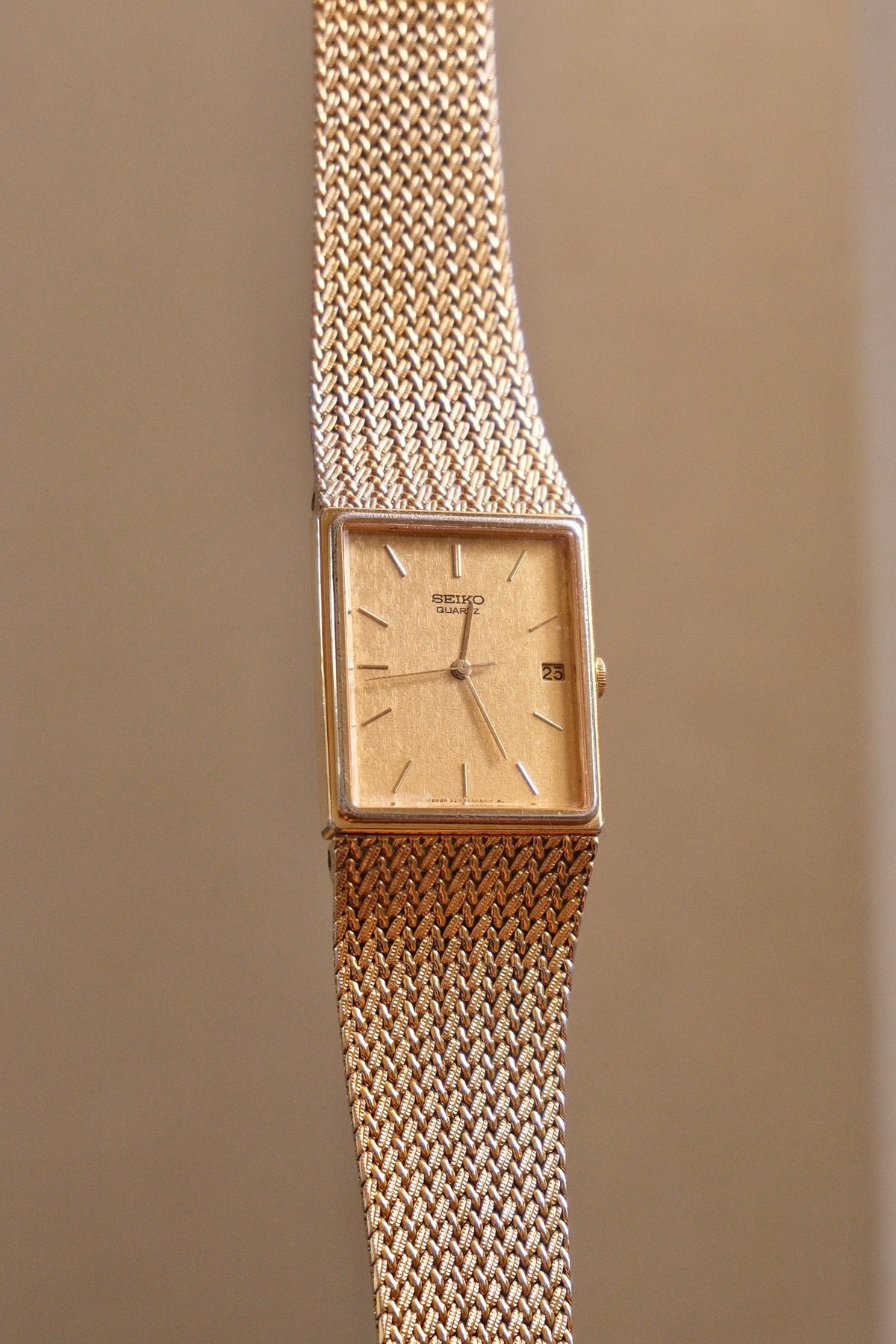 Vintage Unisex Gold Seiko Rectangular Date Quartz Watch Champagne Dial and Mesh Bracelet Strap