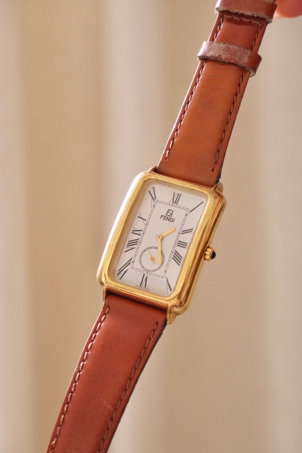 Vintage 90s Unisex Gold-Plated Fendi 500 Quartz Watch with Rectangular Tank-Style Dial