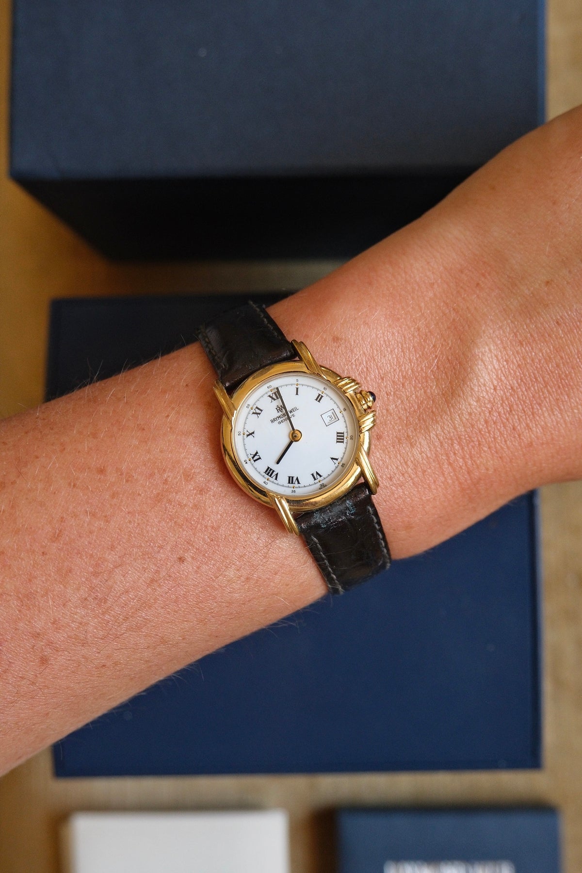 Ladies Raymond Weil Vintage Genève 9955 18k Gold Plated Quartz Watch With Authentic  Blue Cabochon Sapphire Crown with Box and Papers
