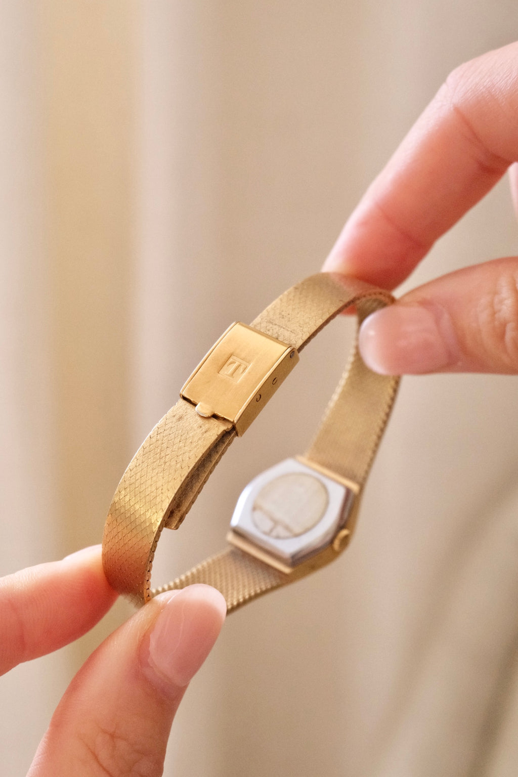 1970s Vintage Tissot Stylist Ladies Gold Manual Wind Mechanical Watch - Minimalist Oval Swiss Timepiece
