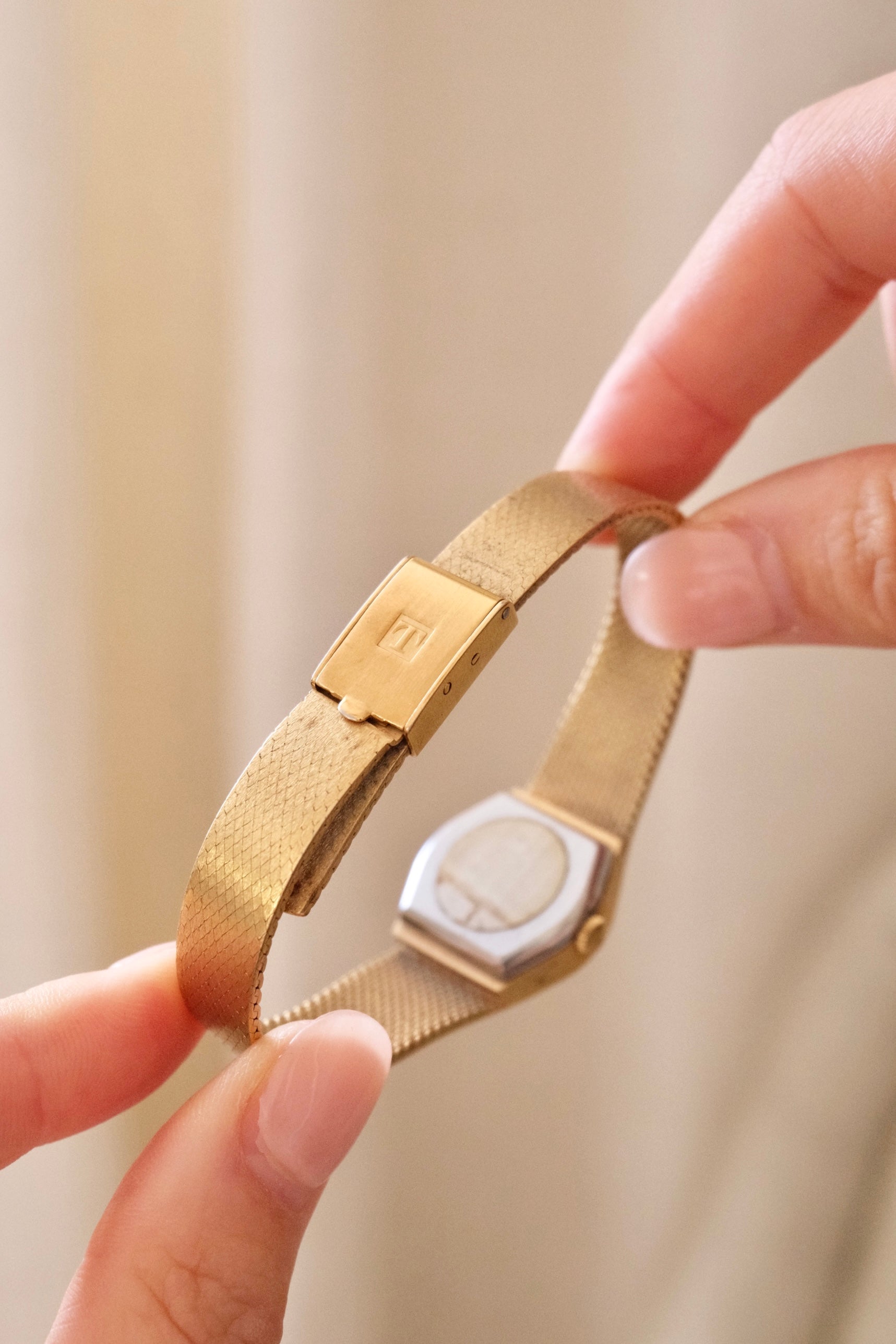 1970s Vintage Tissot Stylist Ladies Gold Manual Wind Mechanical Watch - Minimalist Oval Swiss Timepiece
