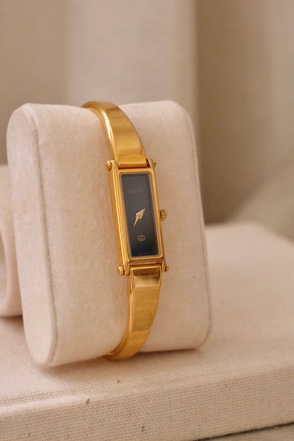 Vintage Ladies 1500L Gold Horsebit Gucci Watch