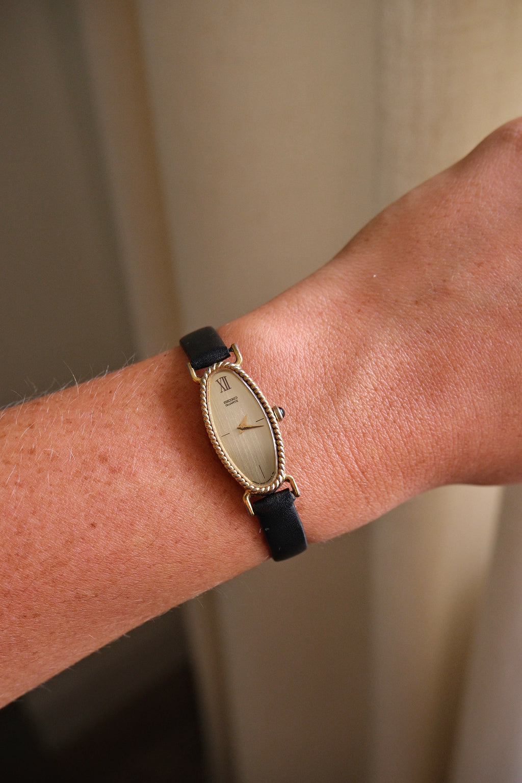 Vintage 1980s Ladies' Gold-Plated Seiko Quartz Watch - Oval Champagne Dial Leather Strap