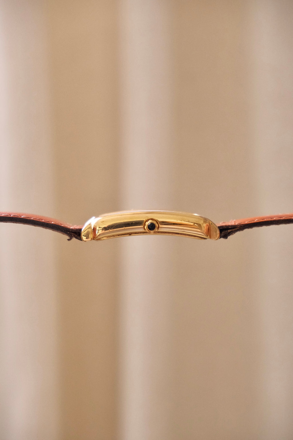 Vintage 90s Unisex Gold-Plated Fendi 500 Quartz Watch with Rectangular Tank-Style Dial