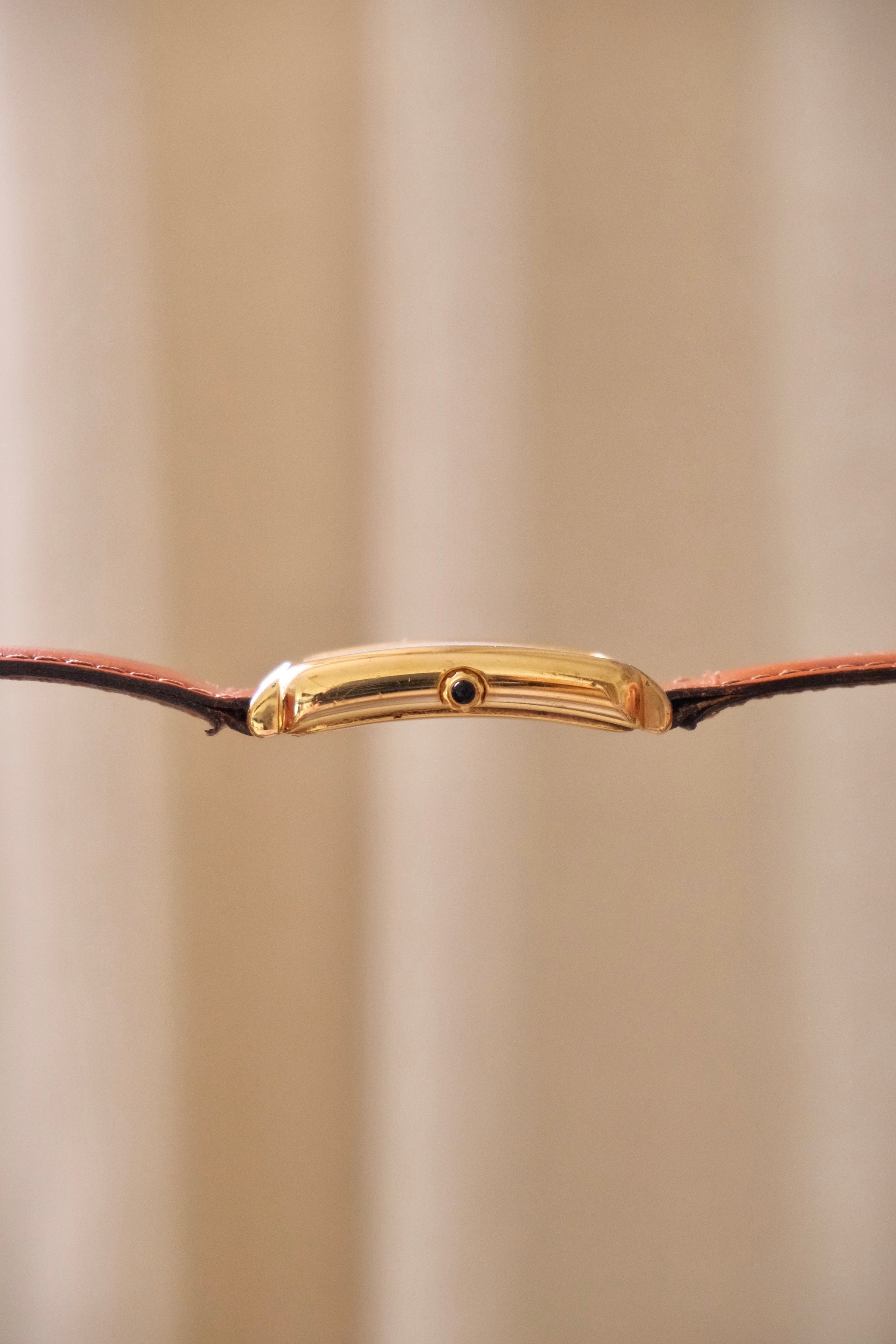 Vintage 90s Unisex Gold-Plated Fendi 500 Quartz Watch with Rectangular Tank-Style Dial