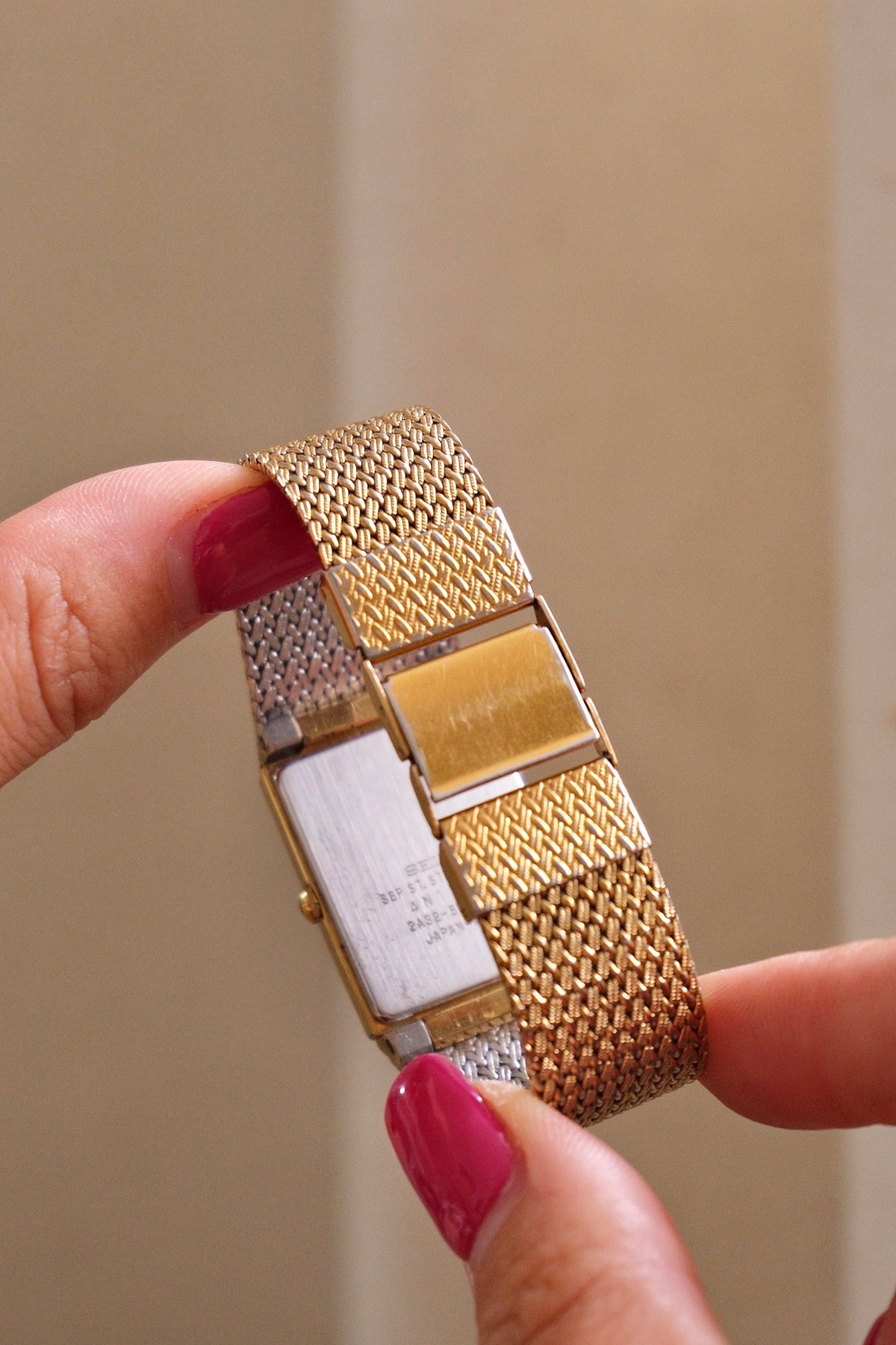 Vintage Unisex Gold Seiko Rectangular Date Quartz Watch Champagne Dial and Mesh Bracelet Strap