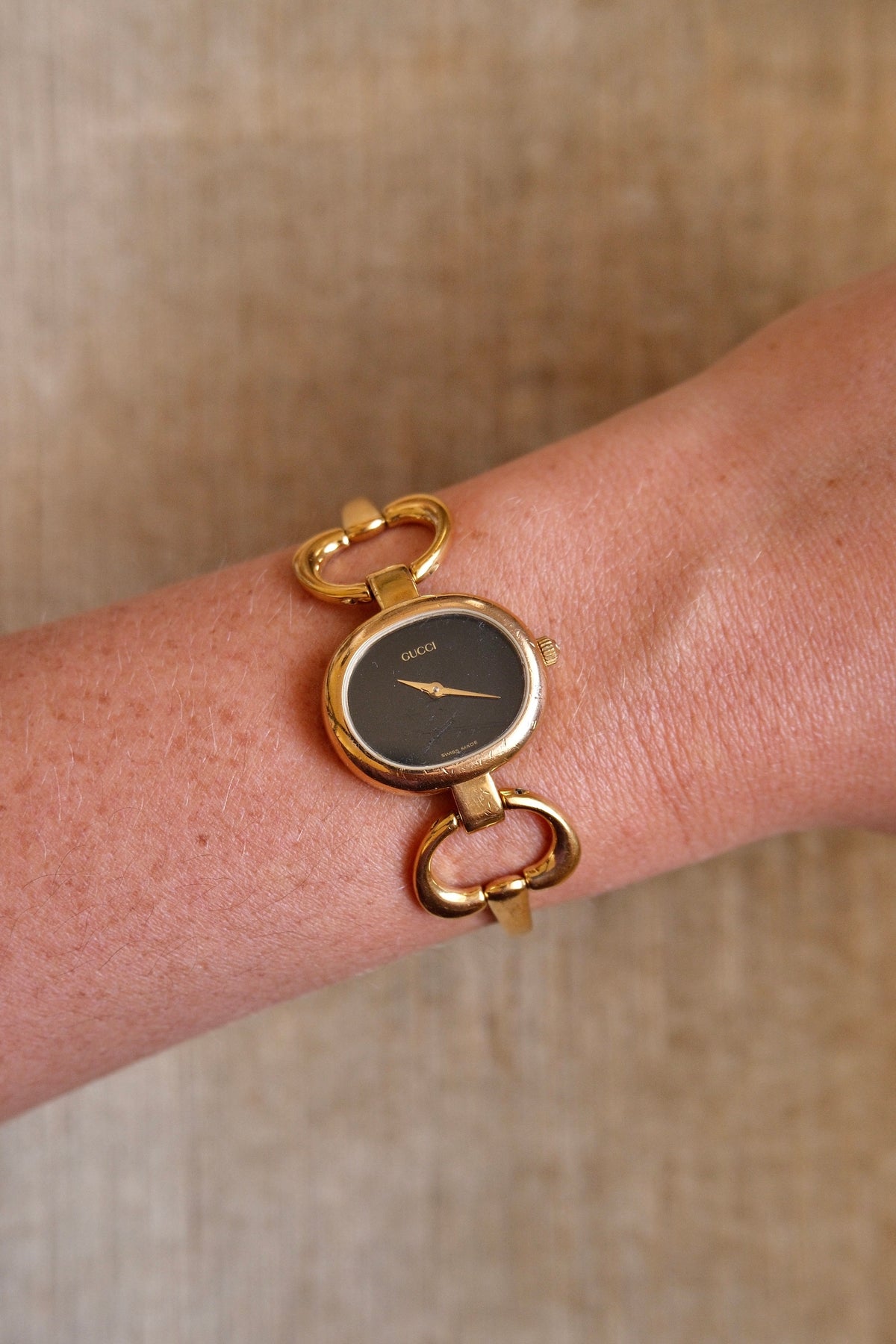 90s Vintage Ladies Gucci 1600 Horsebit Black Dial Bangle Style Watch