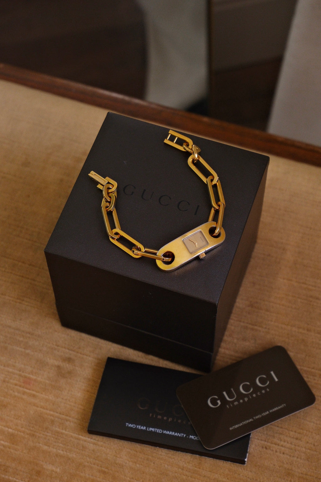 00s Vintage Ladies 6100L Gucci Gold Watch with Chain Link Bracelet in Box Working