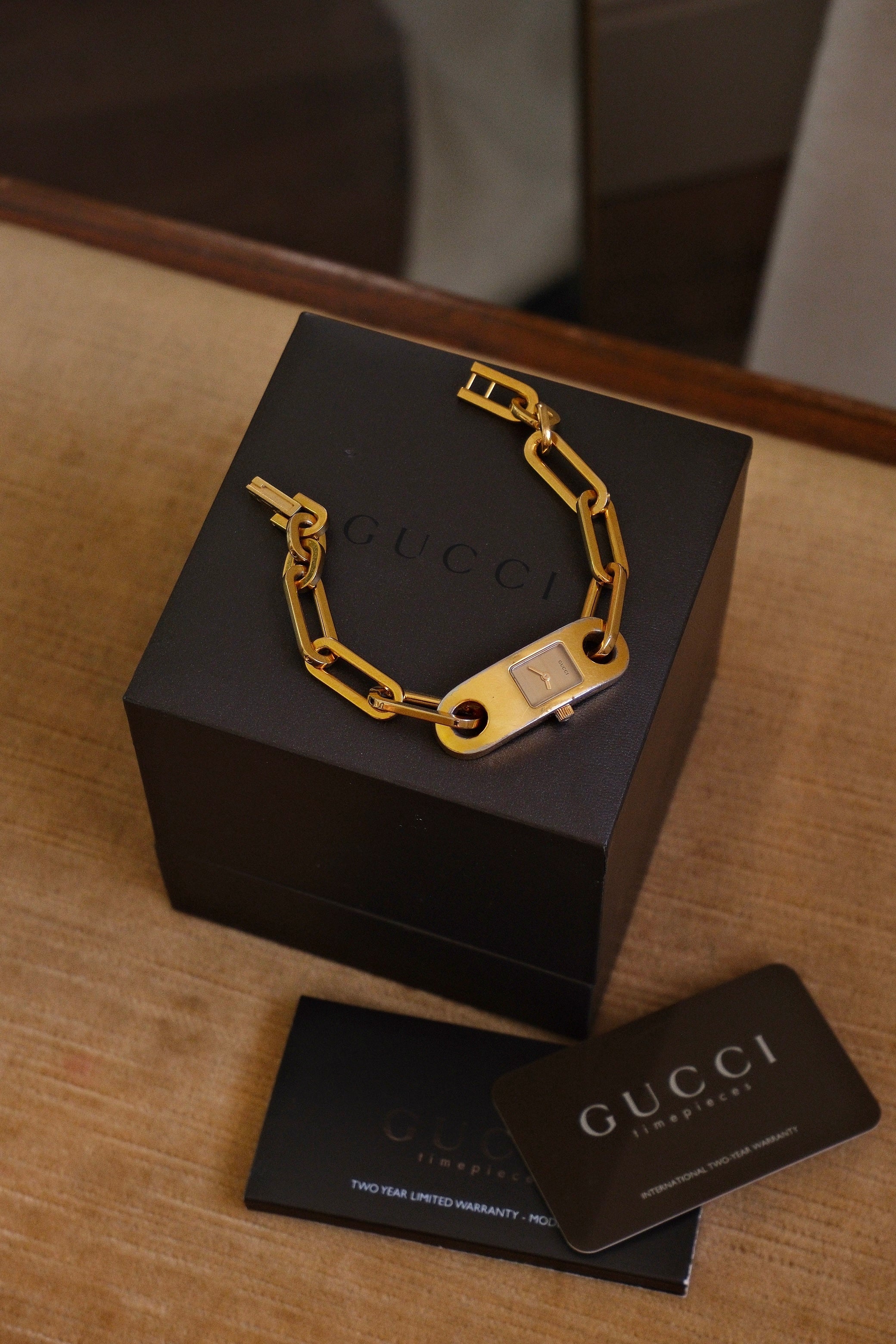 00s Vintage Ladies 6100L Gucci Gold Watch with Chain Link Bracelet in Box Working