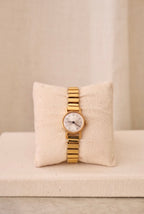 Vintage Timex Mechanical Ladies Gold Watch on a Stretch Watch Band Working