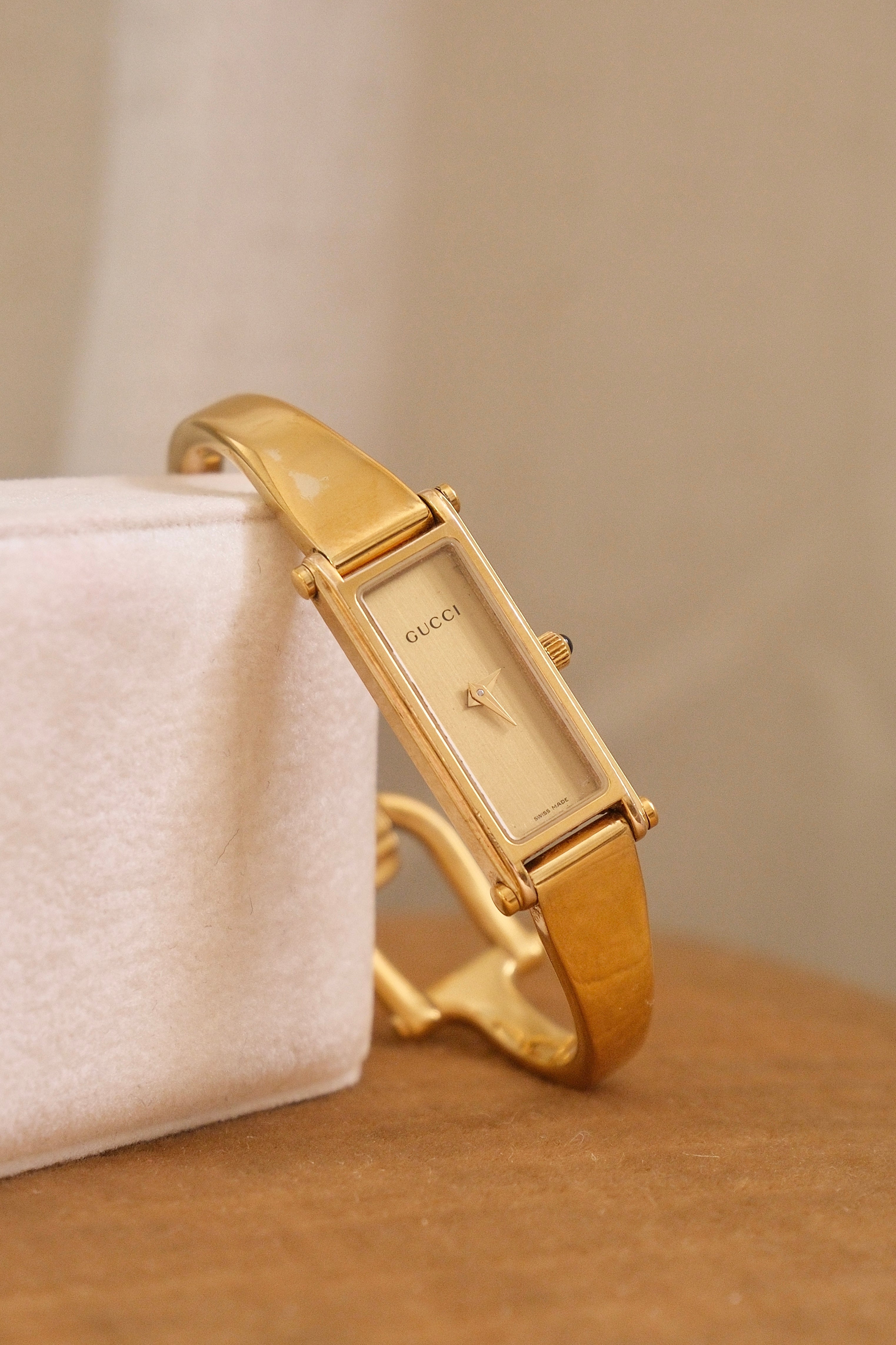 Vintage 90s Ladies Gold Champagne Dial 1500L Horsebit Gucci Watch Working