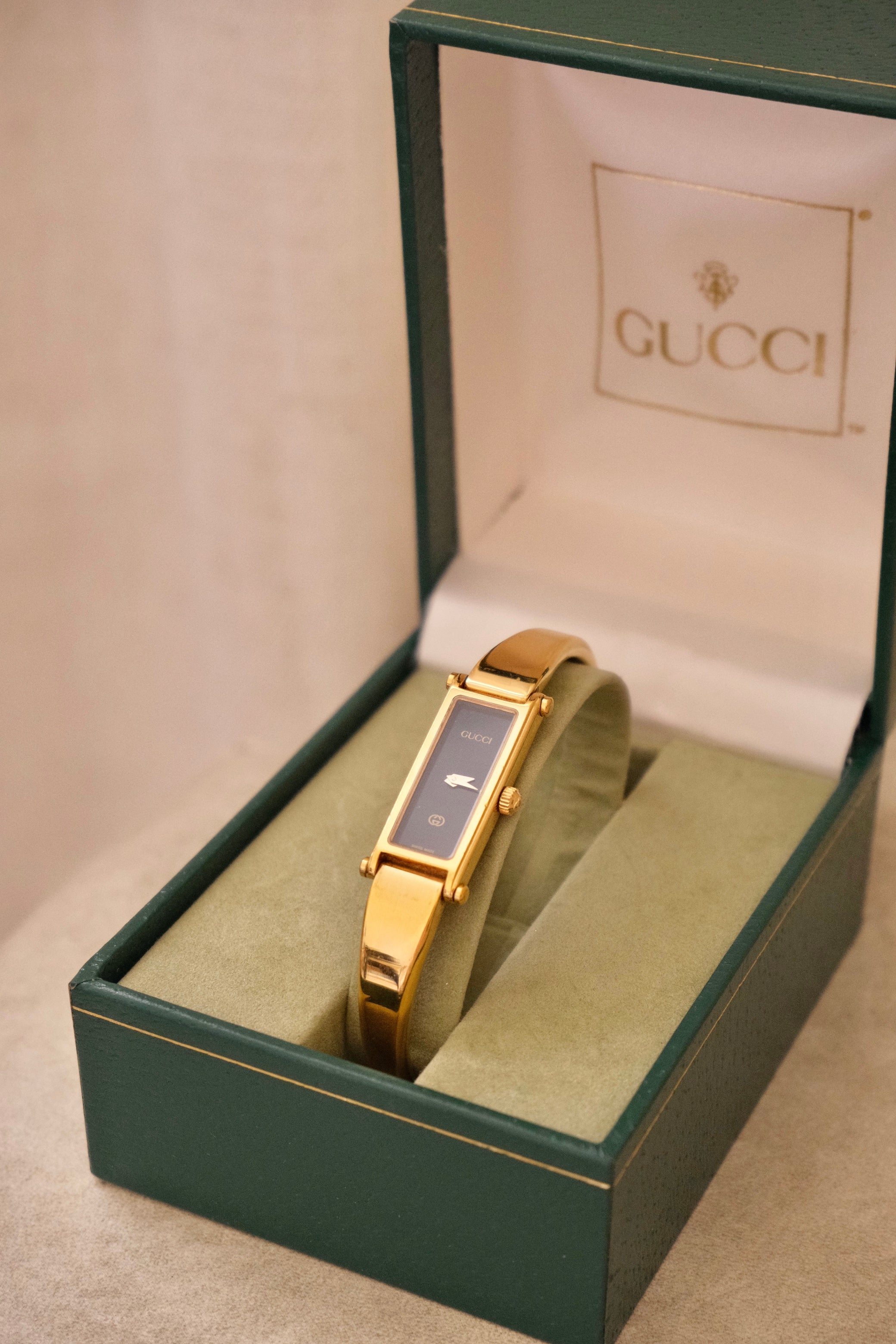 Vintage Ladies 1500L Gold Gucci Horsebit Watch with Black Dial in Box