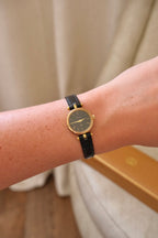 1990s Women’s Vintage 2000L Gucci Gold Leather Wristwatch with Box & Papers Working