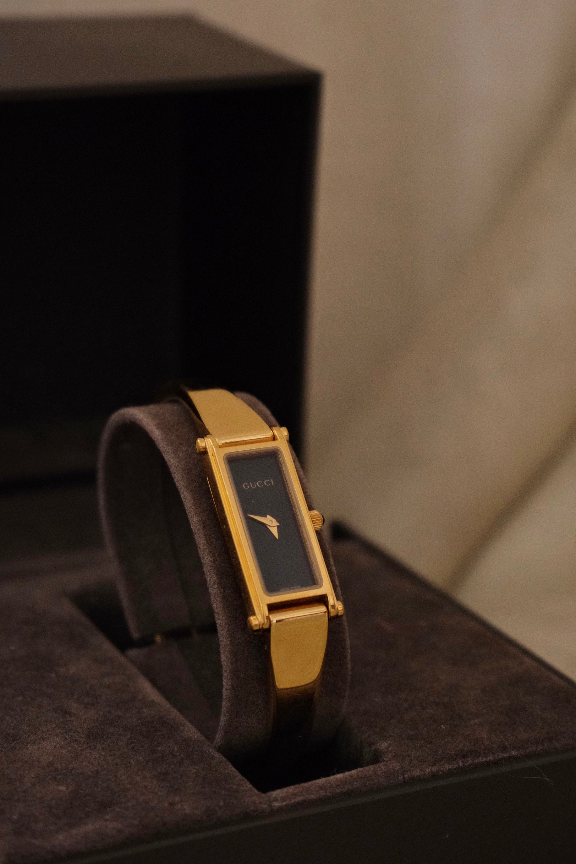 Vintage Ladies 1500L Gold Horsebit Gucci Watch Box & Papers