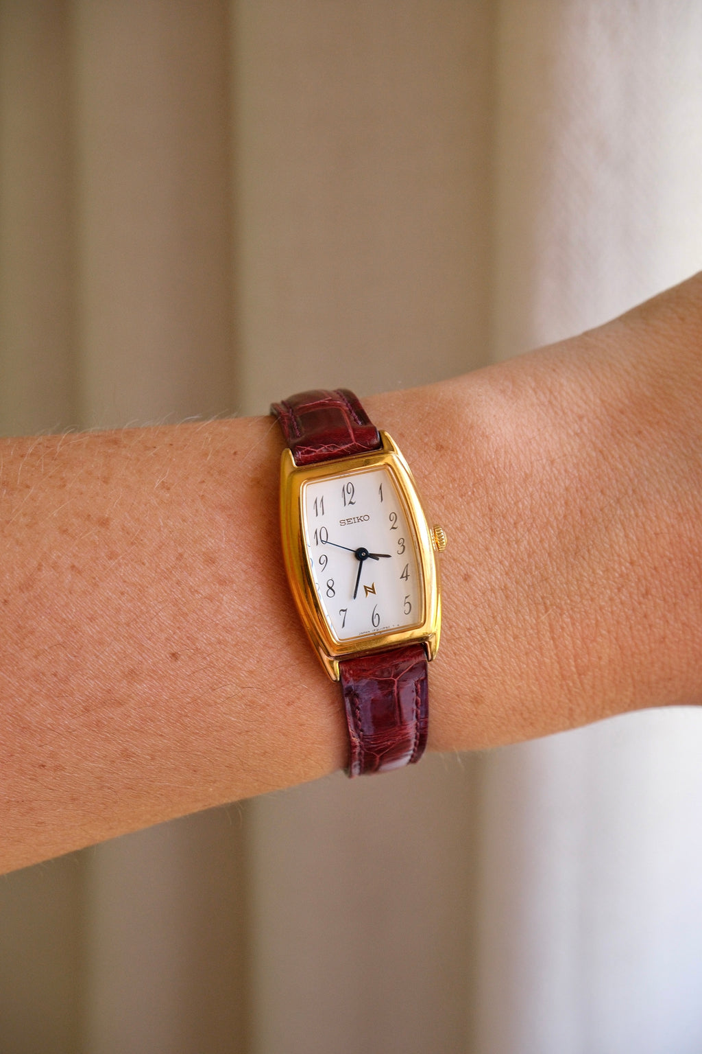 Near Mint Vintage 90s Seiko Noie Baignoire Style Burgendy Leather Strap Watch Working