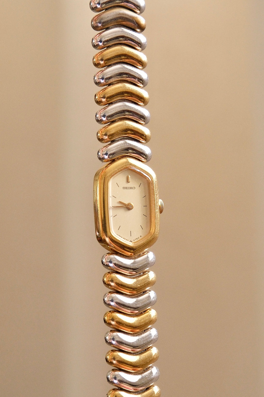 Vintage 1990s Seiko Two Tone Ladies Watch 2E20-562A – Working Quartz Dress Watch
