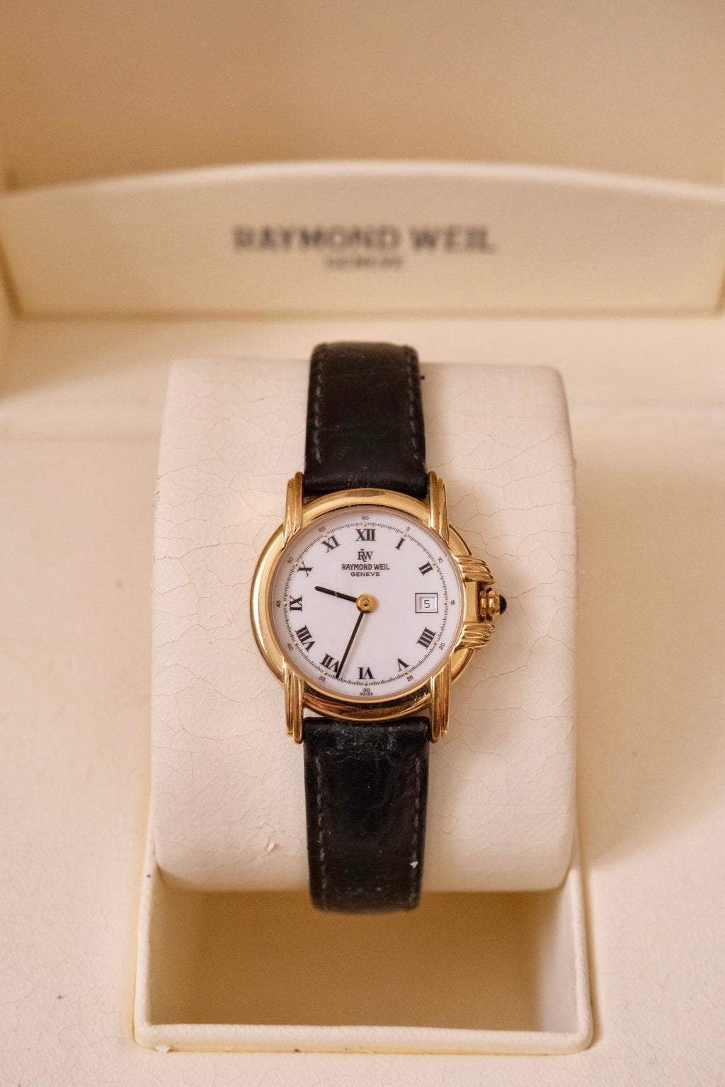 Ladies Raymond Weil Vintage Genève 9955 18k Gold Plated Quartz Watch With Authentic  Blue Cabochon Sapphire Crown with Box and Papers