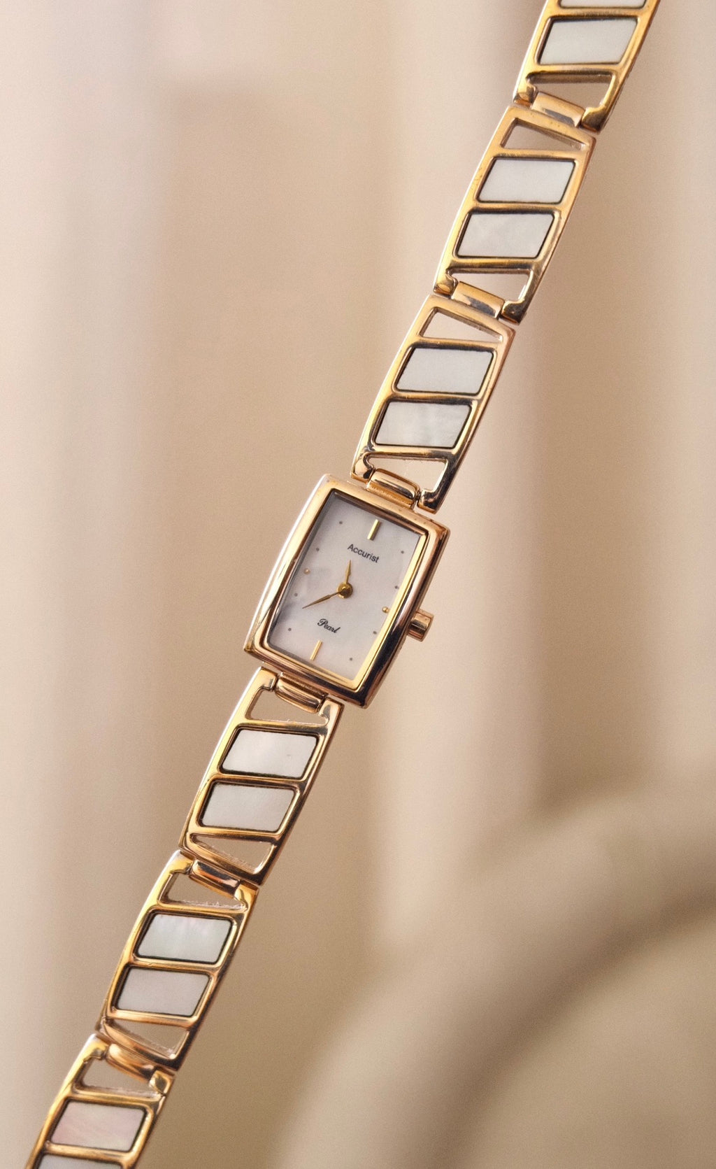 Vintage Ladies Mother of Pearl Gold Accurist Watch Working