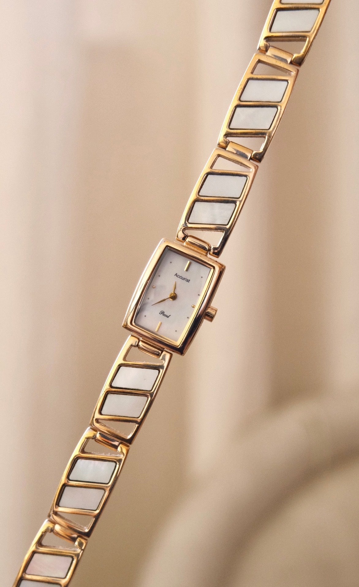 Vintage Ladies Mother of Pearl Gold Accurist Watch Working