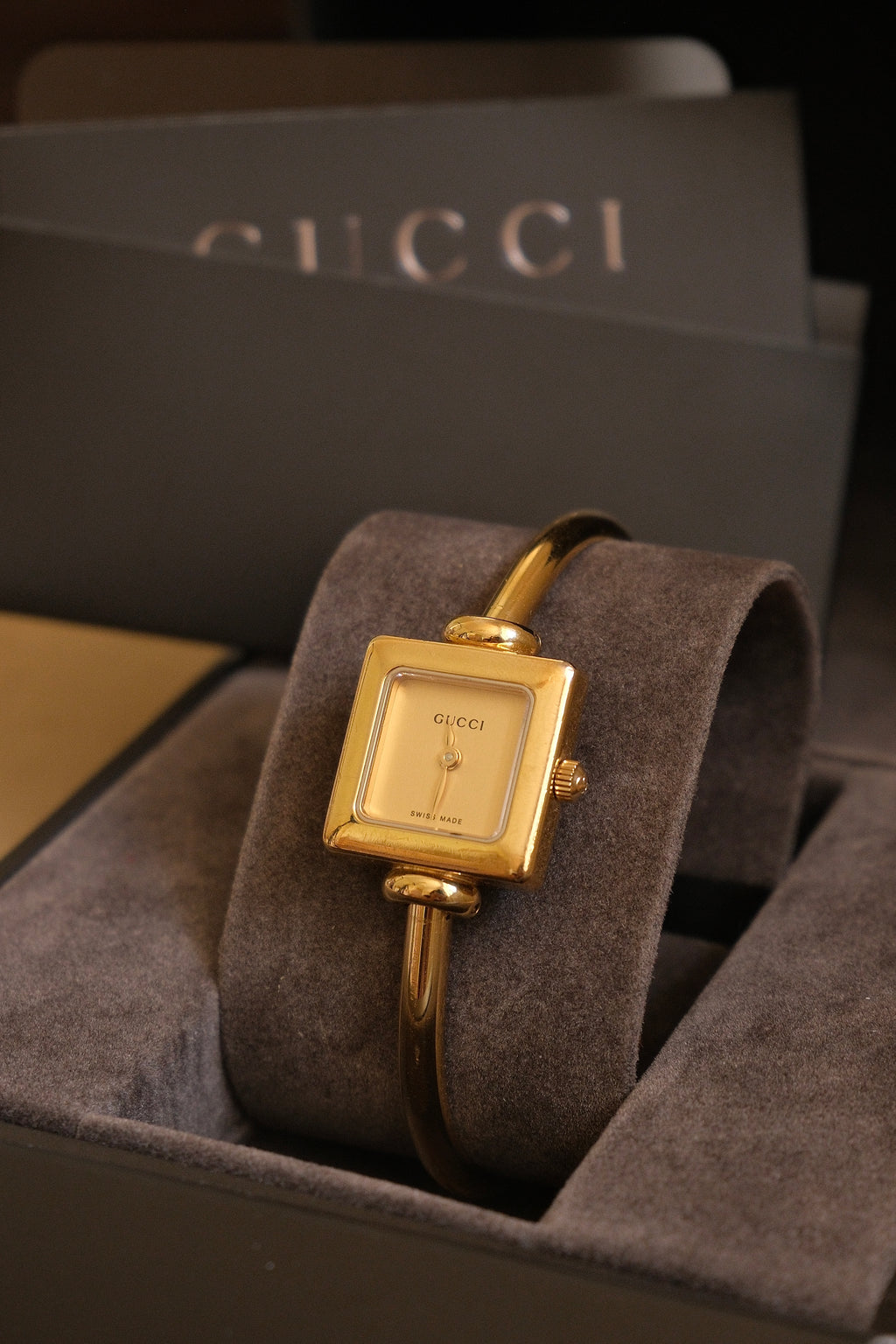 FULL SET Vintage 1900L Gold Gucci Ladies Watch with Champagne Dial in Box Working