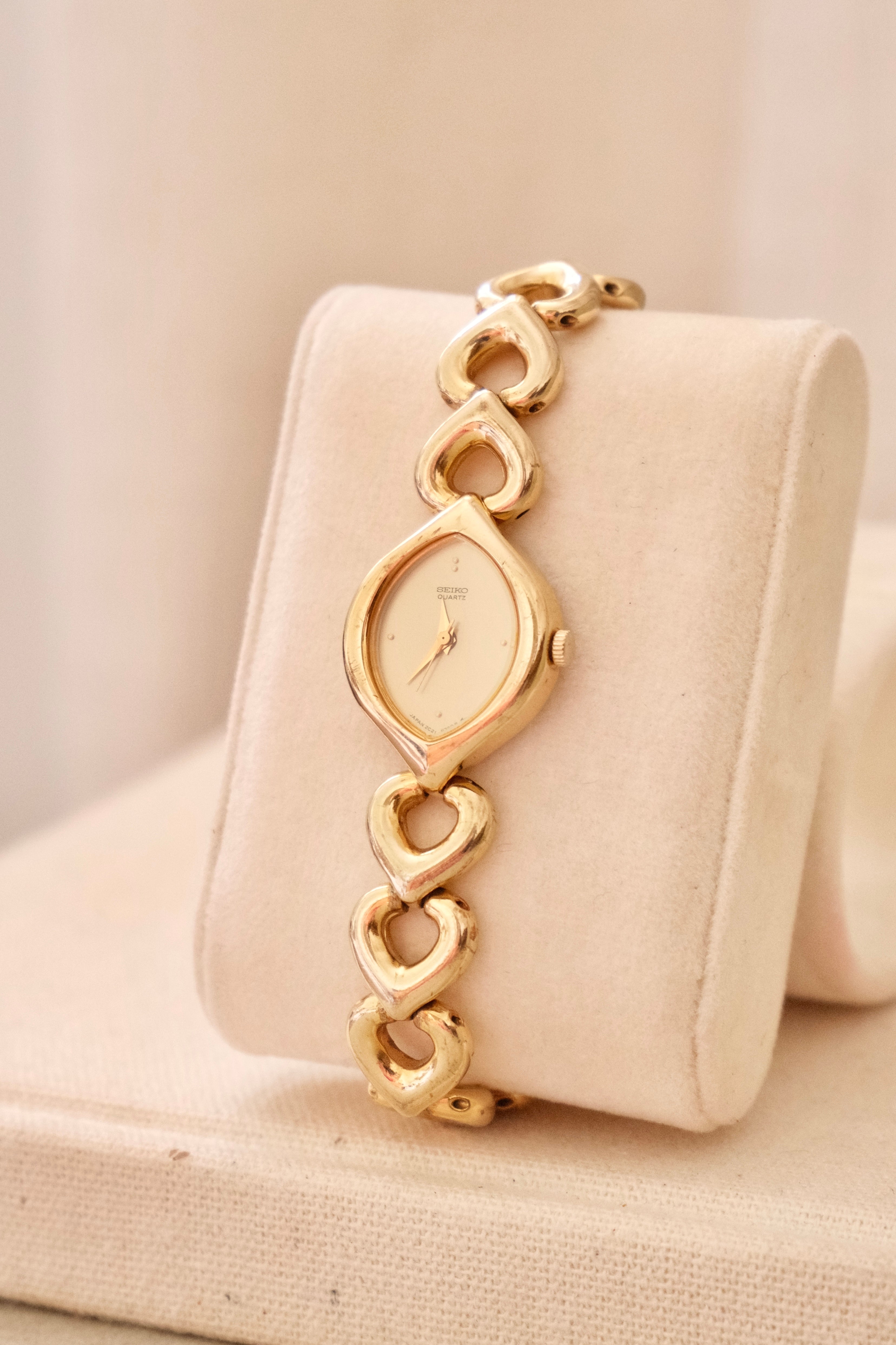 Rare 90s Ladies Gold Seiko Watch with Safety Chain – Working Quartz Vintage Watch