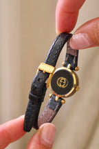 1990s Ladies Vintage 2000L Gucci Gold Leather Wristwatch Working