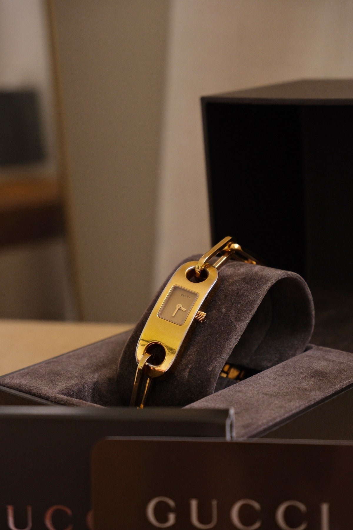 00s Vintage Ladies 6100L Gucci Gold Watch with Chain Link Bracelet in Box Working