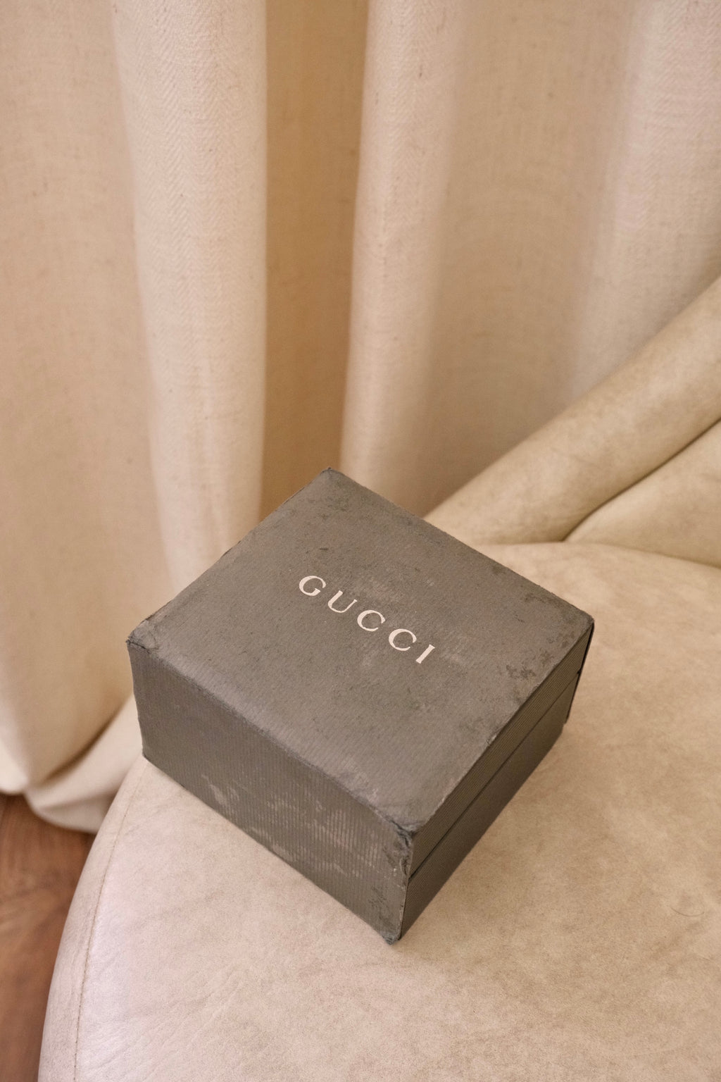 Rare Vintage Ladies 1900L Gold Bangle Gucci Watch In Box