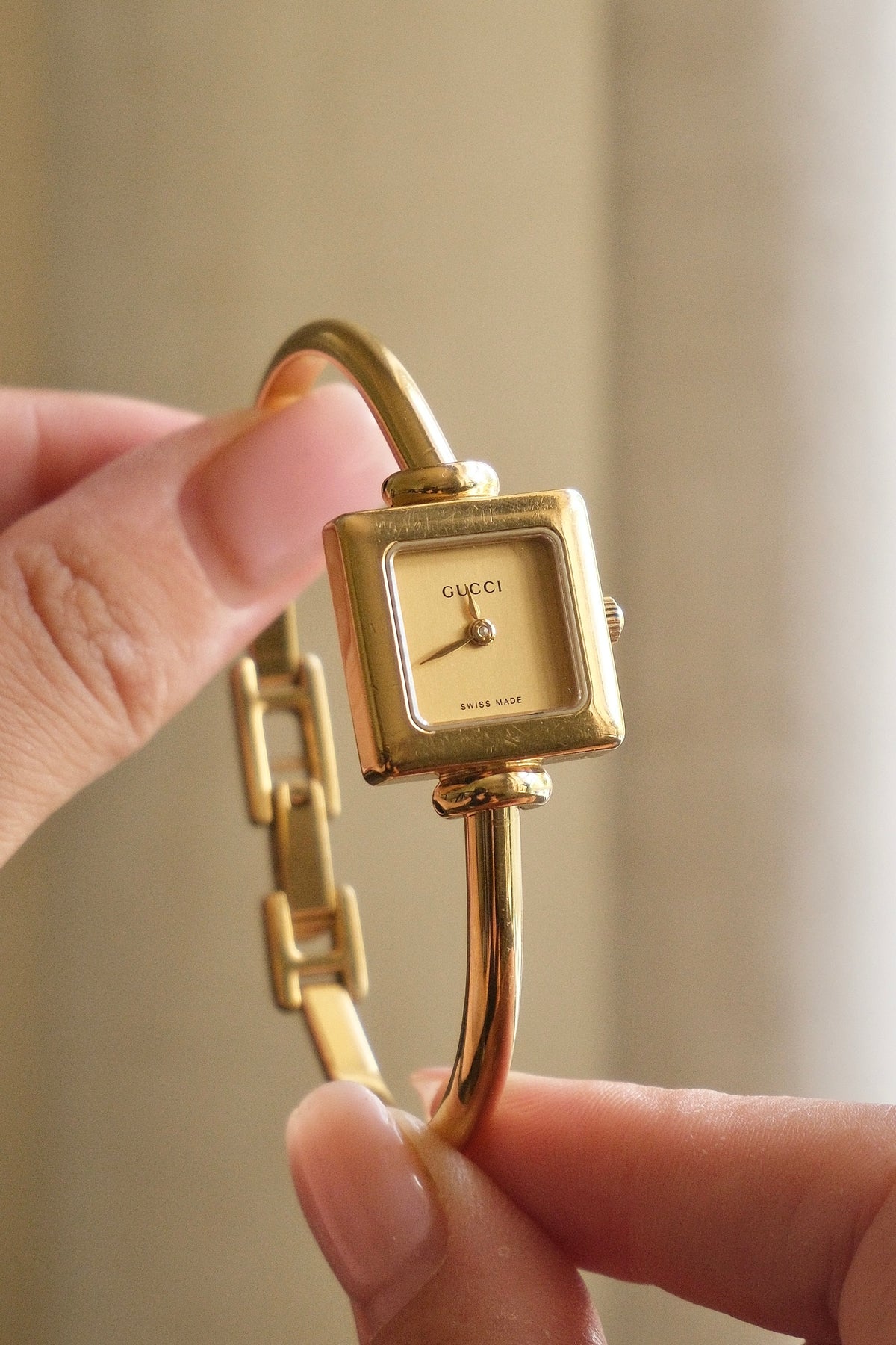 FULL SET Vintage 1900L Gold Gucci Ladies Watch with Champagne Dial in Box Working