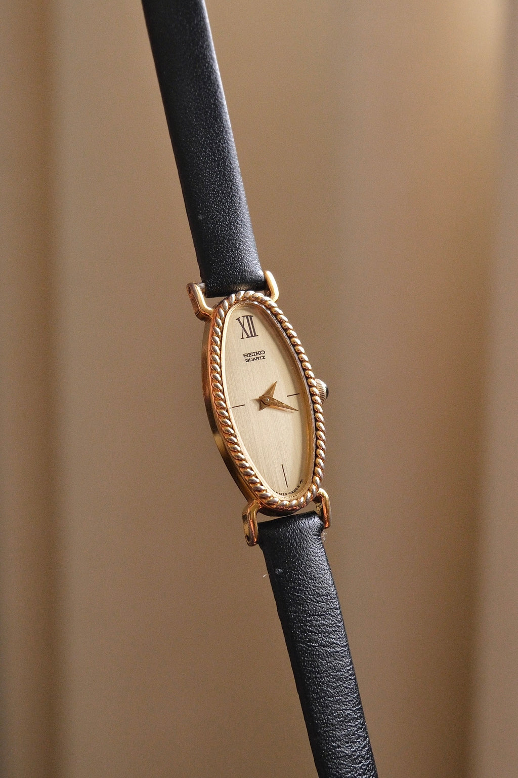 Vintage 1980s Ladies' Gold-Plated Seiko Quartz Watch - Oval Champagne Dial Leather Strap