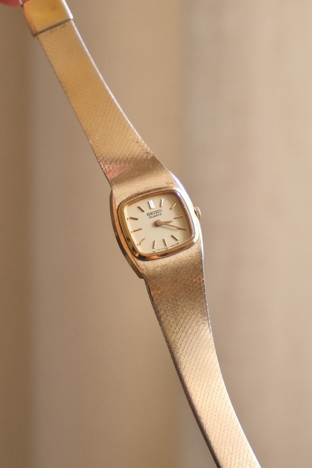 90s Vintage Seiko Dainty Gold Watch on a Pressed Mesh Bracelet Strap Working